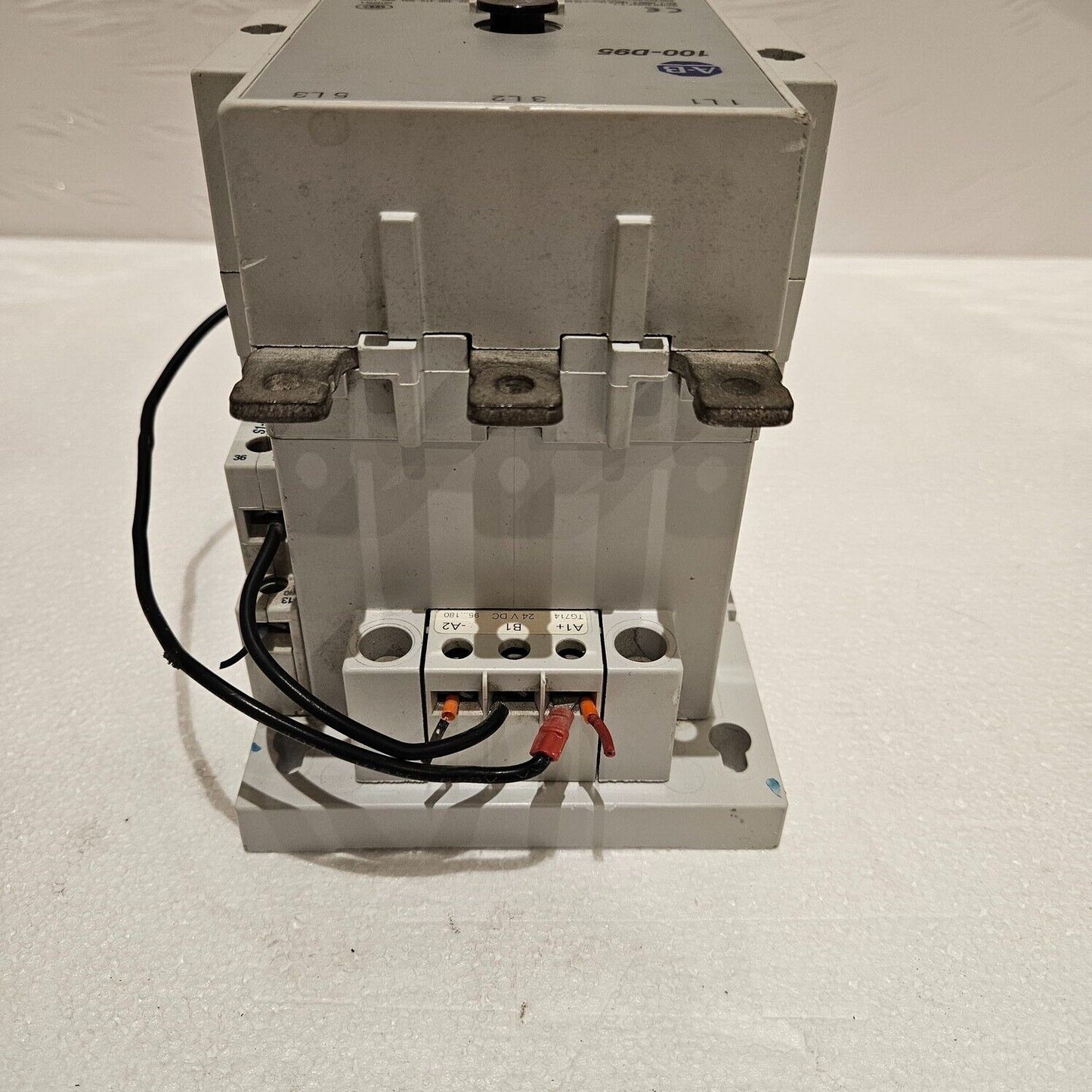 ALLEN BRADLEY CAT 100-D95 3-POLE MAGNETIC CONTACTOR 160A COIL VOLTAGE 24VDC