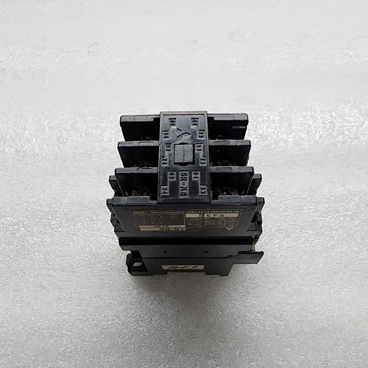 MITSUBISHI SR-K6 3-POLE MAGNETIC CONTACTOR 3A COIL VOLTAGE 380-440V