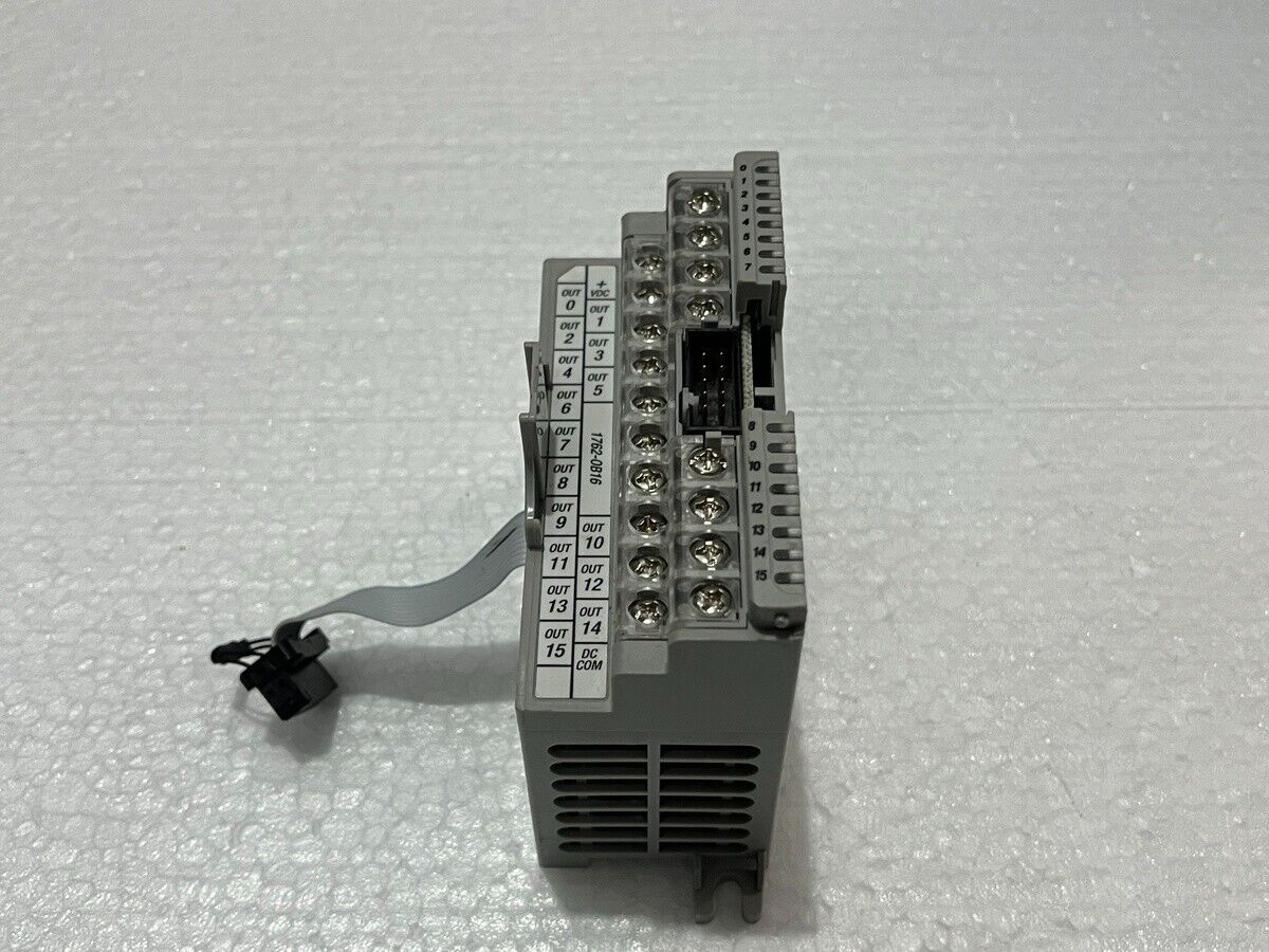 ALLEN BRADLEY CAT 1762-OB16 SER A SOLID STATE OUTPUT MODULE