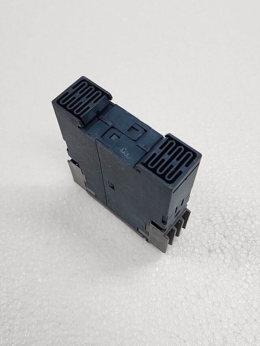 ABB C561.10 TIME DELAY RELAY 1SAR310011R0002