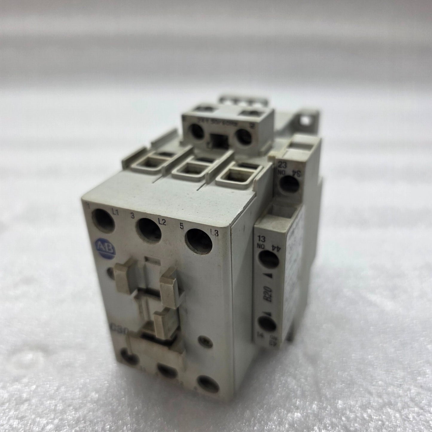 ALLEN BRADLEY CAT 100-C30-00 MAGNETIC CONTACTOR 24V