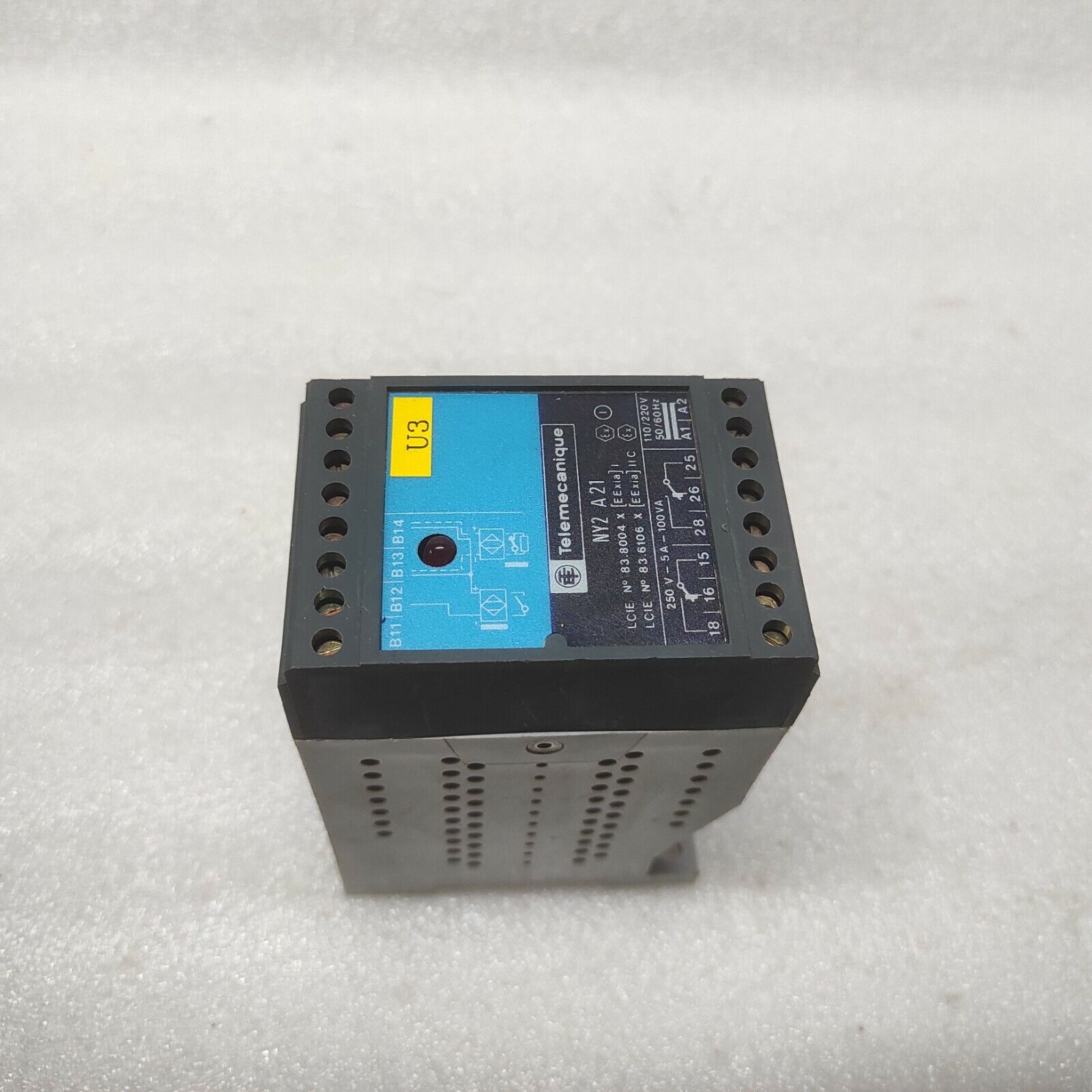 Telemecanique NY2 A21 Intrinsically Safe Barrier Relay NY2A21 110-220V AC