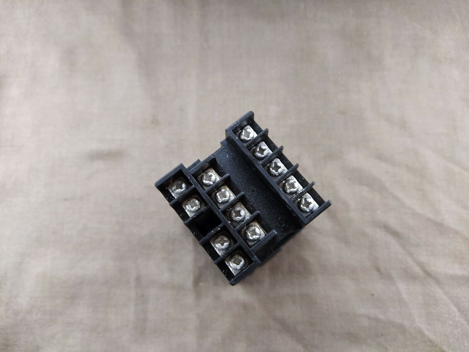 Honeywell DC1010 Temperature Controller DC1010CT-302000-E