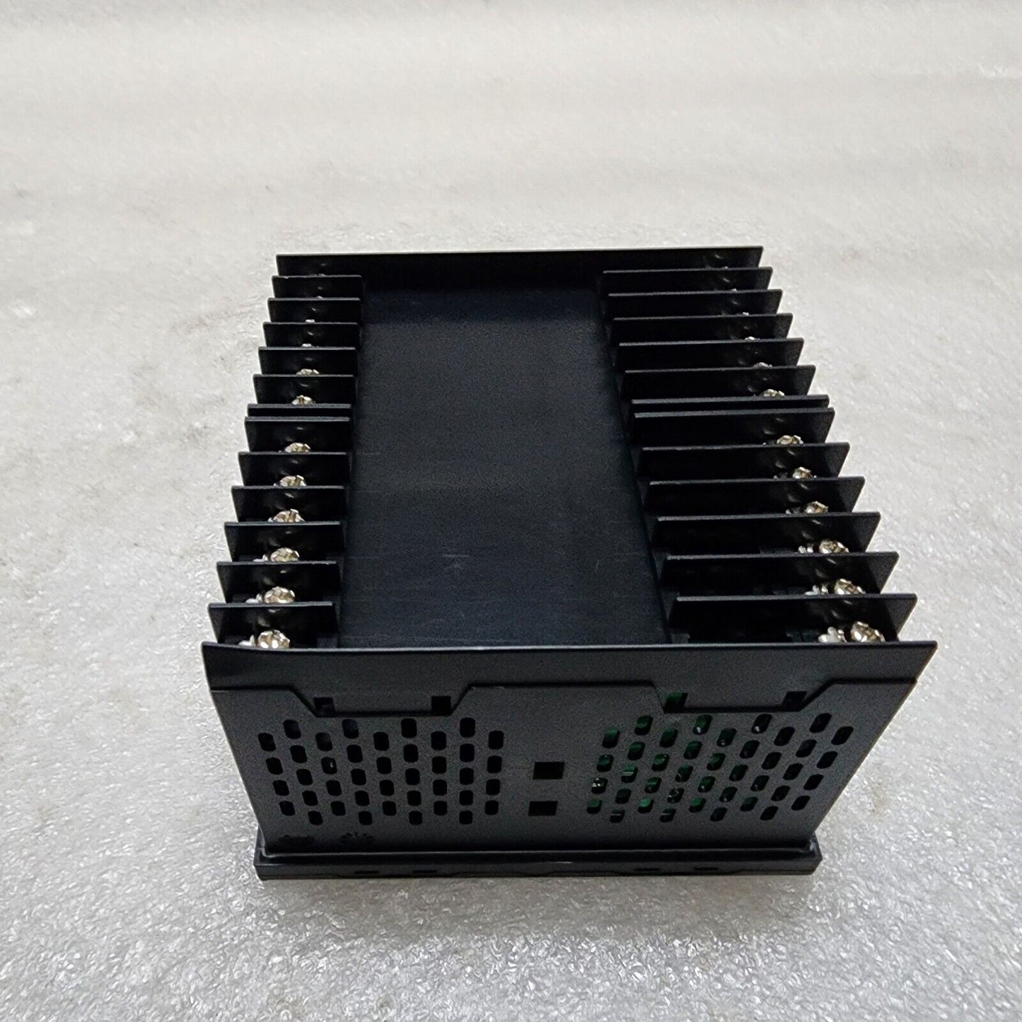 FUJI ELECTRIC PXF9AAA2-1V100-P TEMPERATURE CONTROLLER 100-240VAC