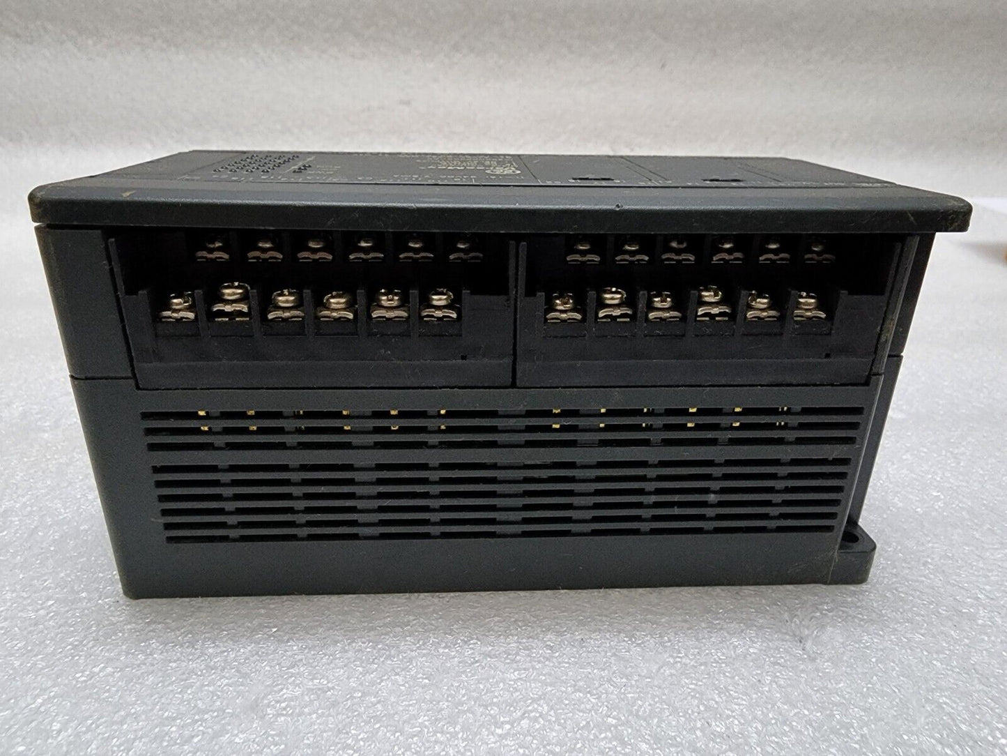 GE IC200UDR005-DK VERSAMAX MICRO 28 POINT PLC CONTROLLER