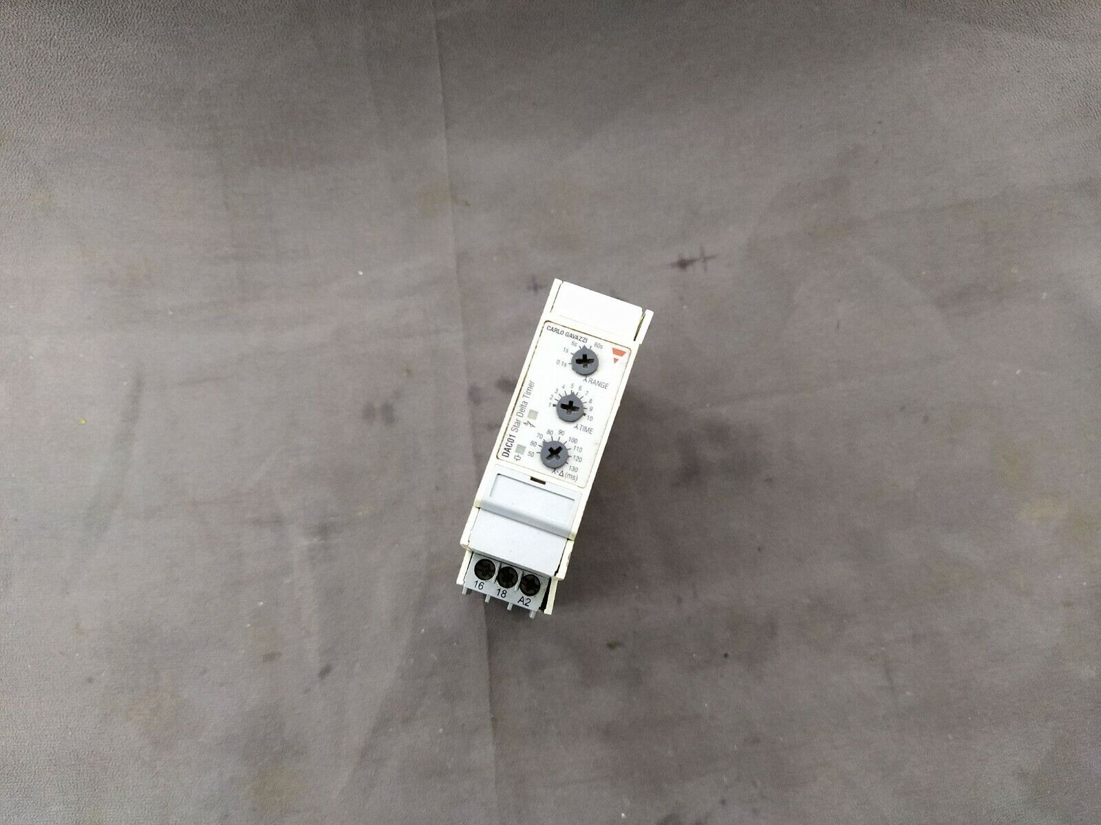 Carlo Gavazzi DAC01 Star Delta Timer DAC01CM40 380-415 VAC BODY BEND 