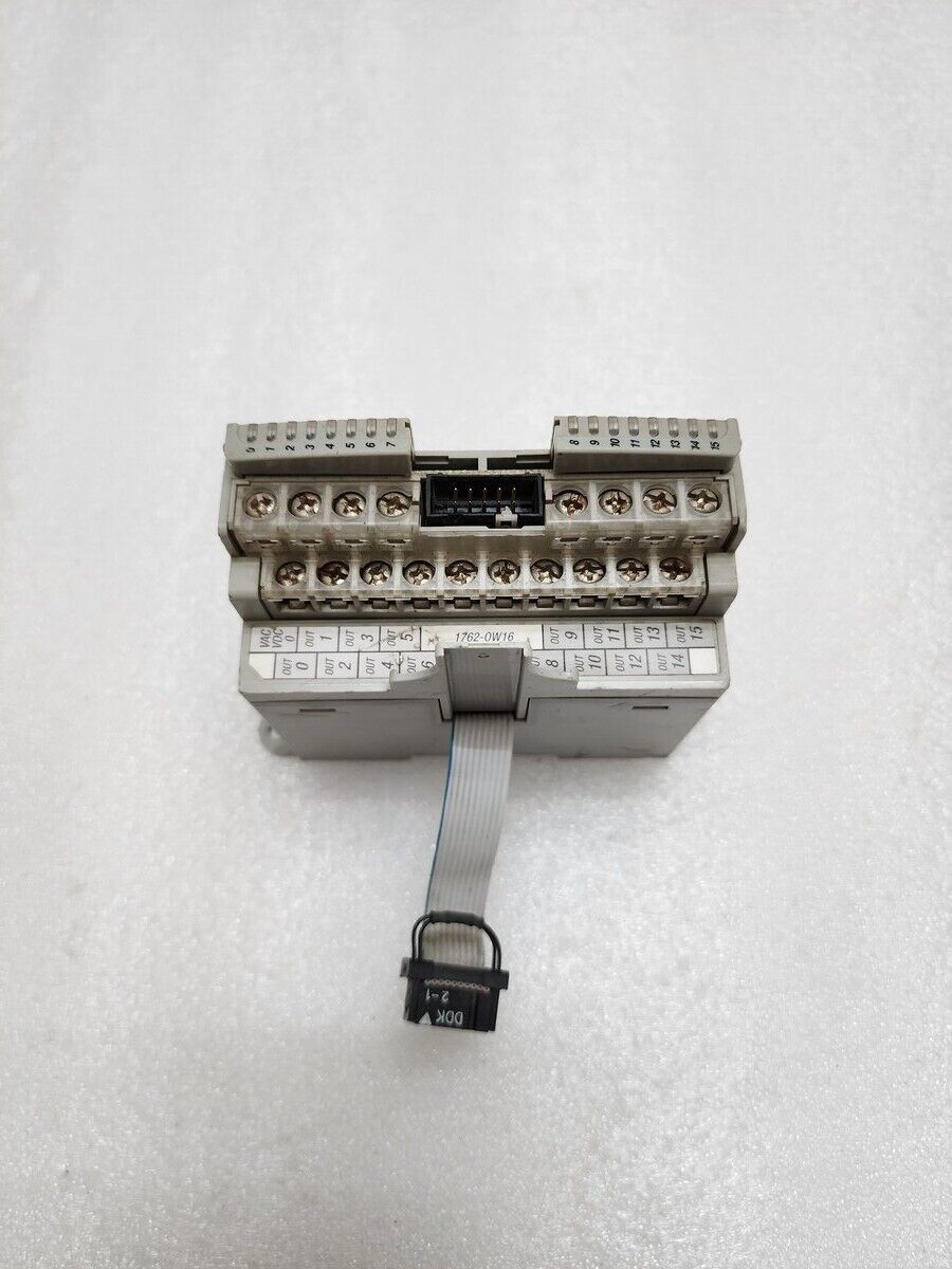 ALLEN BRADLEY CAT 1762-OW16 OUTPUT MODULE SER A REV B