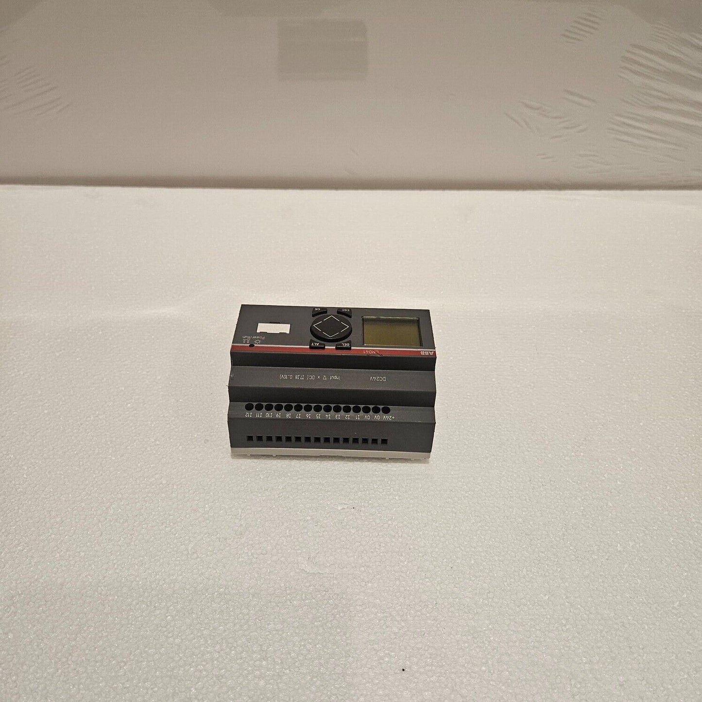 ABB LM041-CE18RDC LOGIC MODULE 1SVR440620R5300