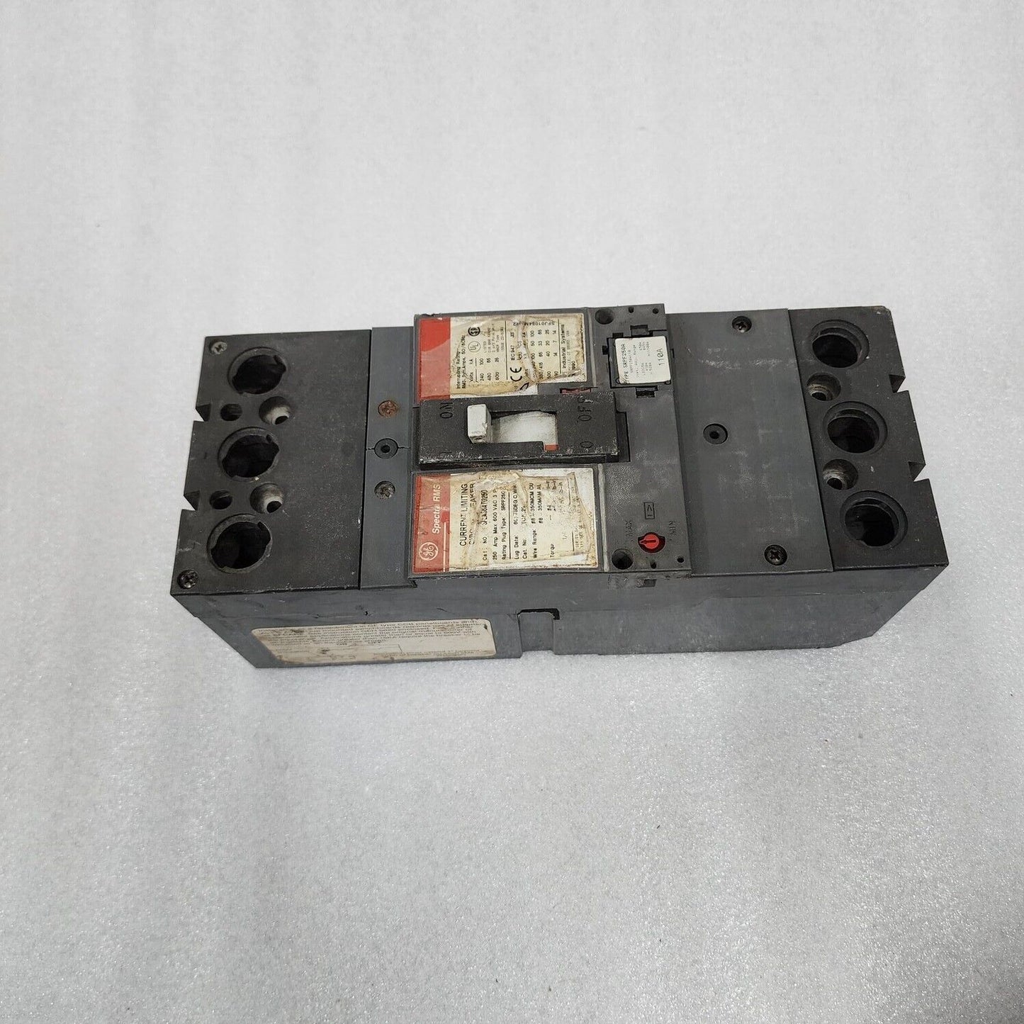 GENERAL ELECTRIC SFLA36AT0250 3-POLE CIRCUIT BREAKER 250A