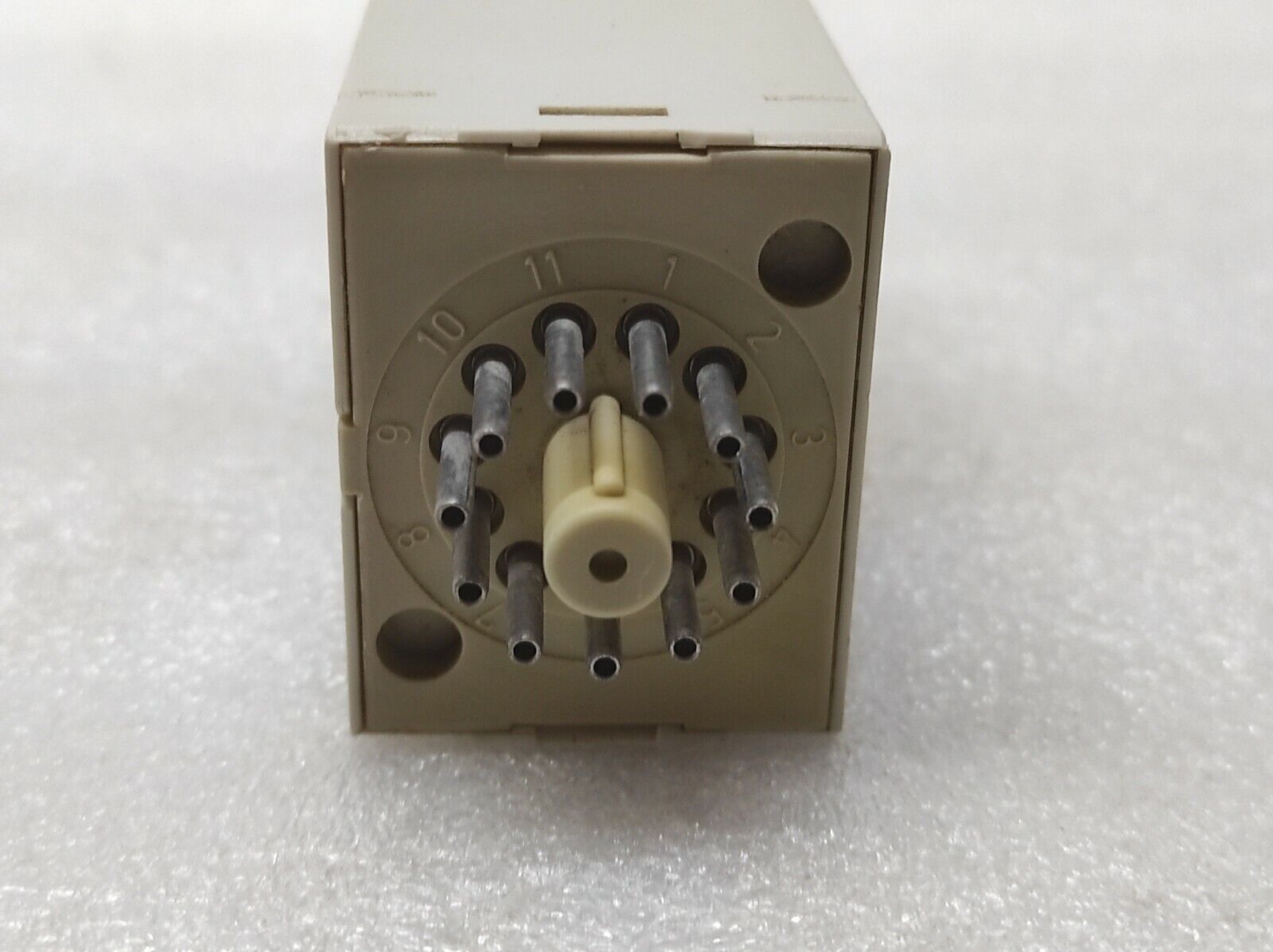 DOLD E0 7860.82 TIME RELAY 0031098 220-240V 0.05S-10M