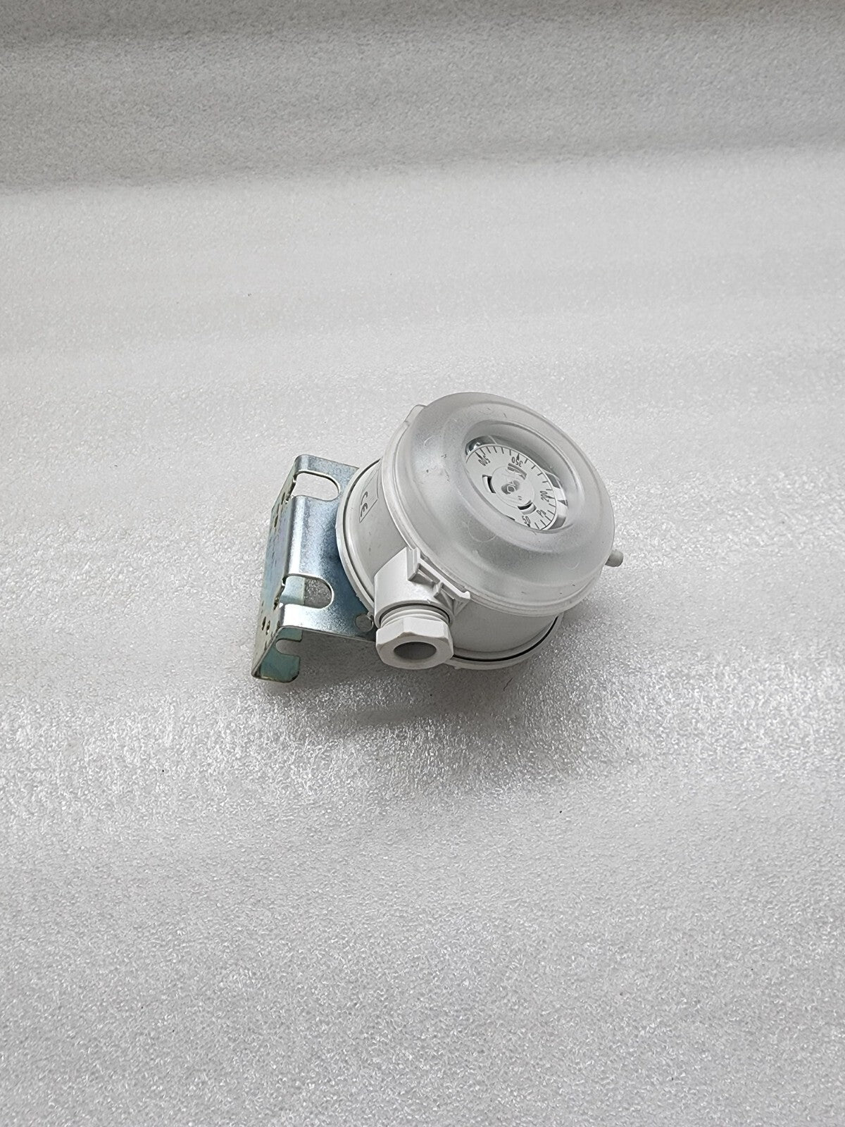 SIEMENS QBM81-5 DIFFERENTIAL PRESSURE MONITOR 131121A