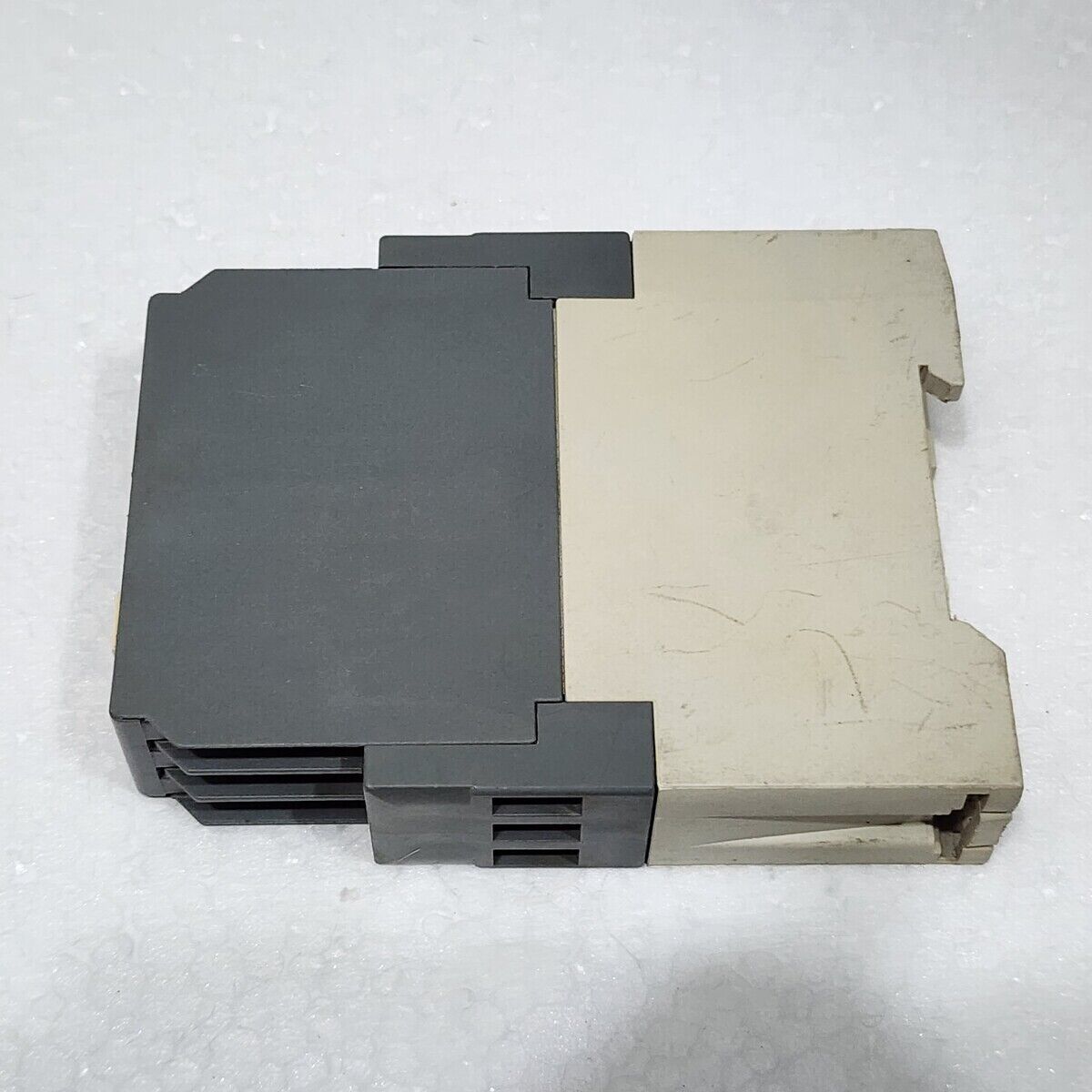 ABB CT-AHS OFF DELAY WITH AUXILIARY SUPPLY TIME RELAY 1SVR430113R0100