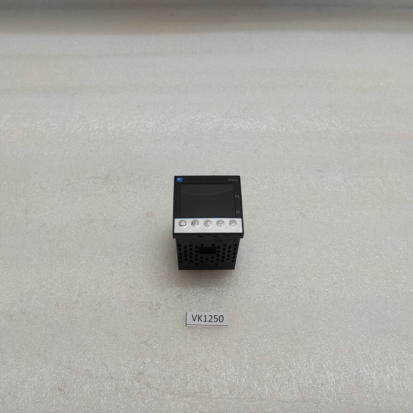 FUJI ELECTRIC PXF4 TEMPERATURE CONTROLLER PXF4ABA2-FV100-P 100-240V 48X48 MM