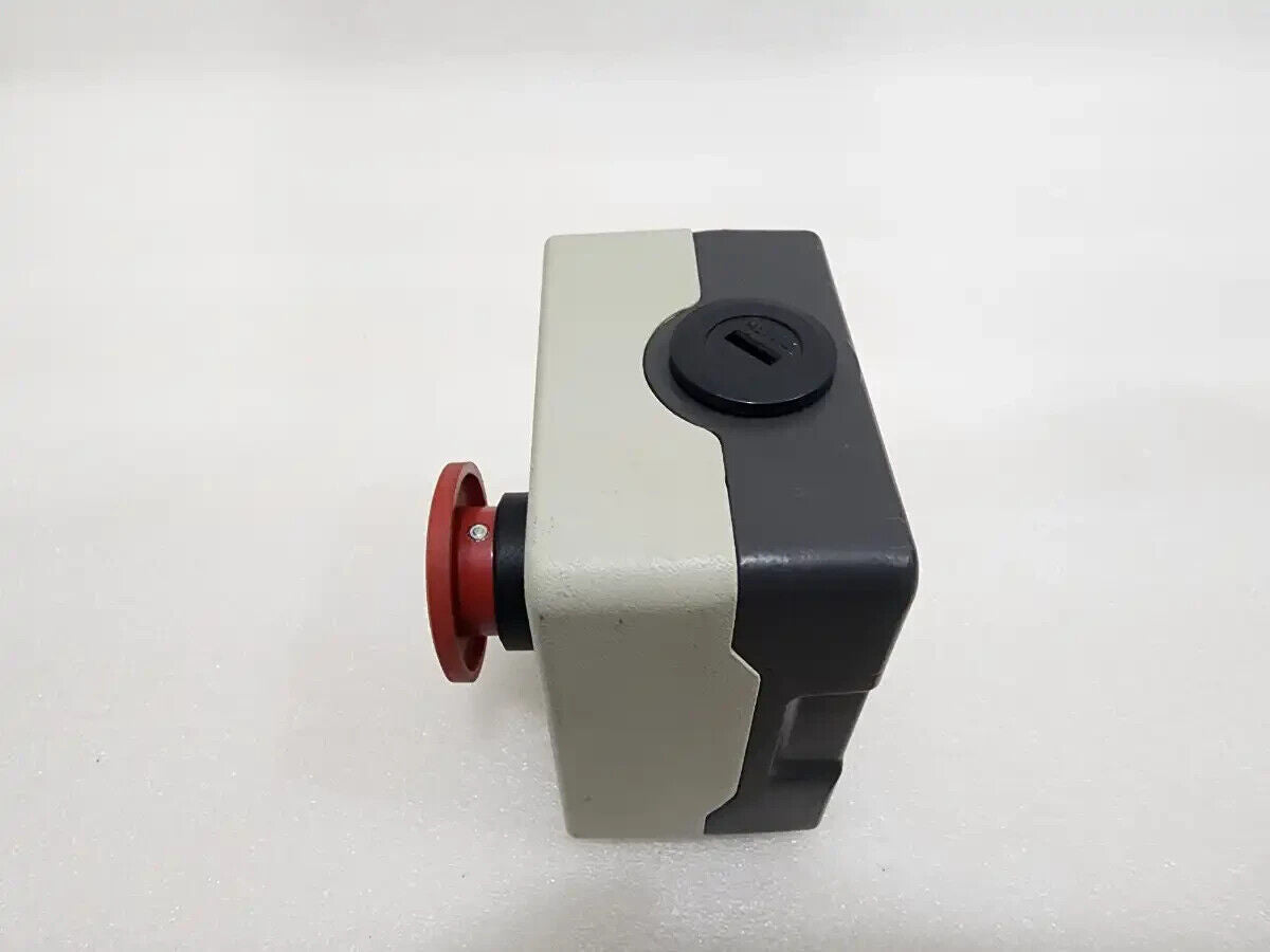 SIEMENS 3SB58 PUSH BUTTON STATION 10A 660VAC