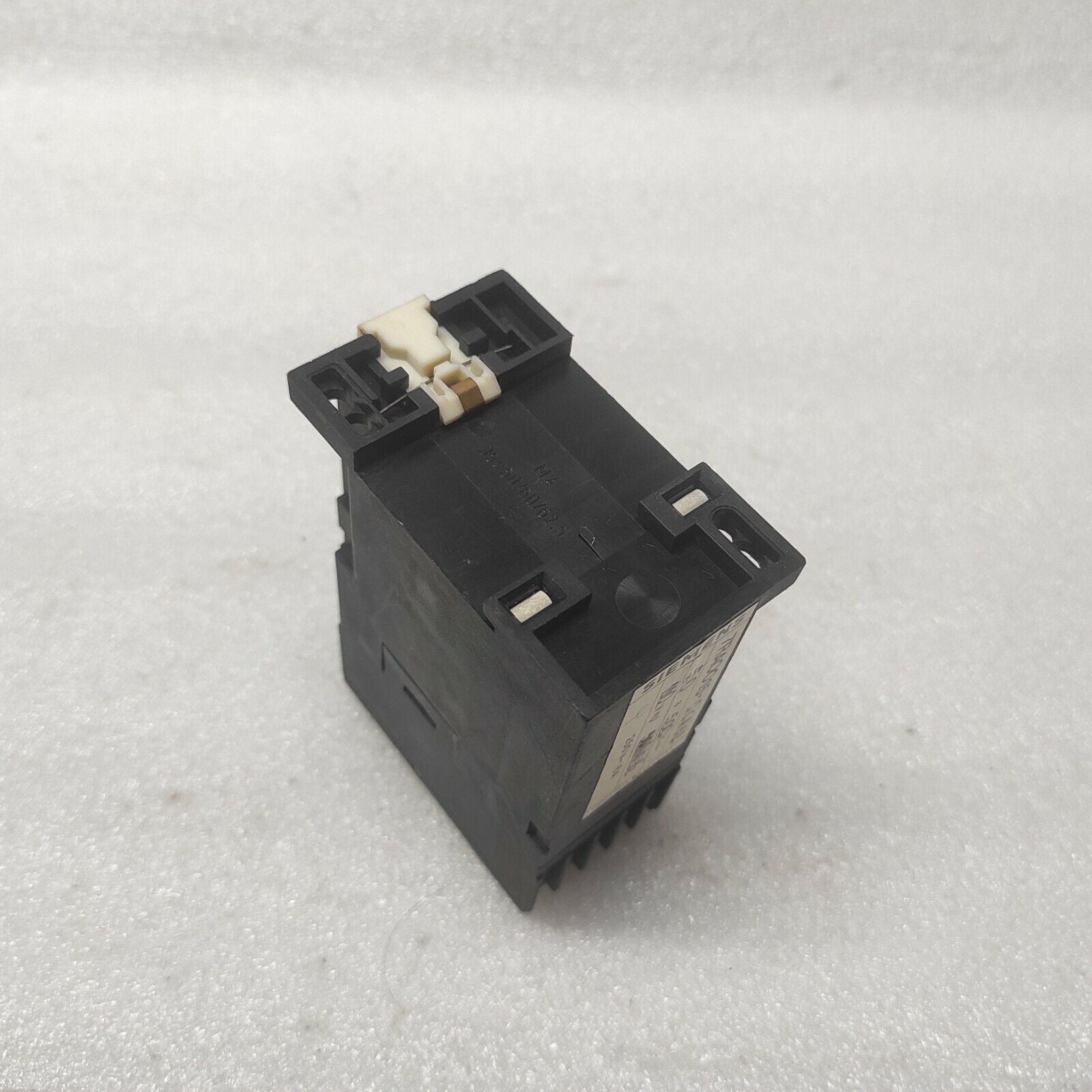 SIEMENS 7RA0015-0CA62 VOLTAGE RELAY