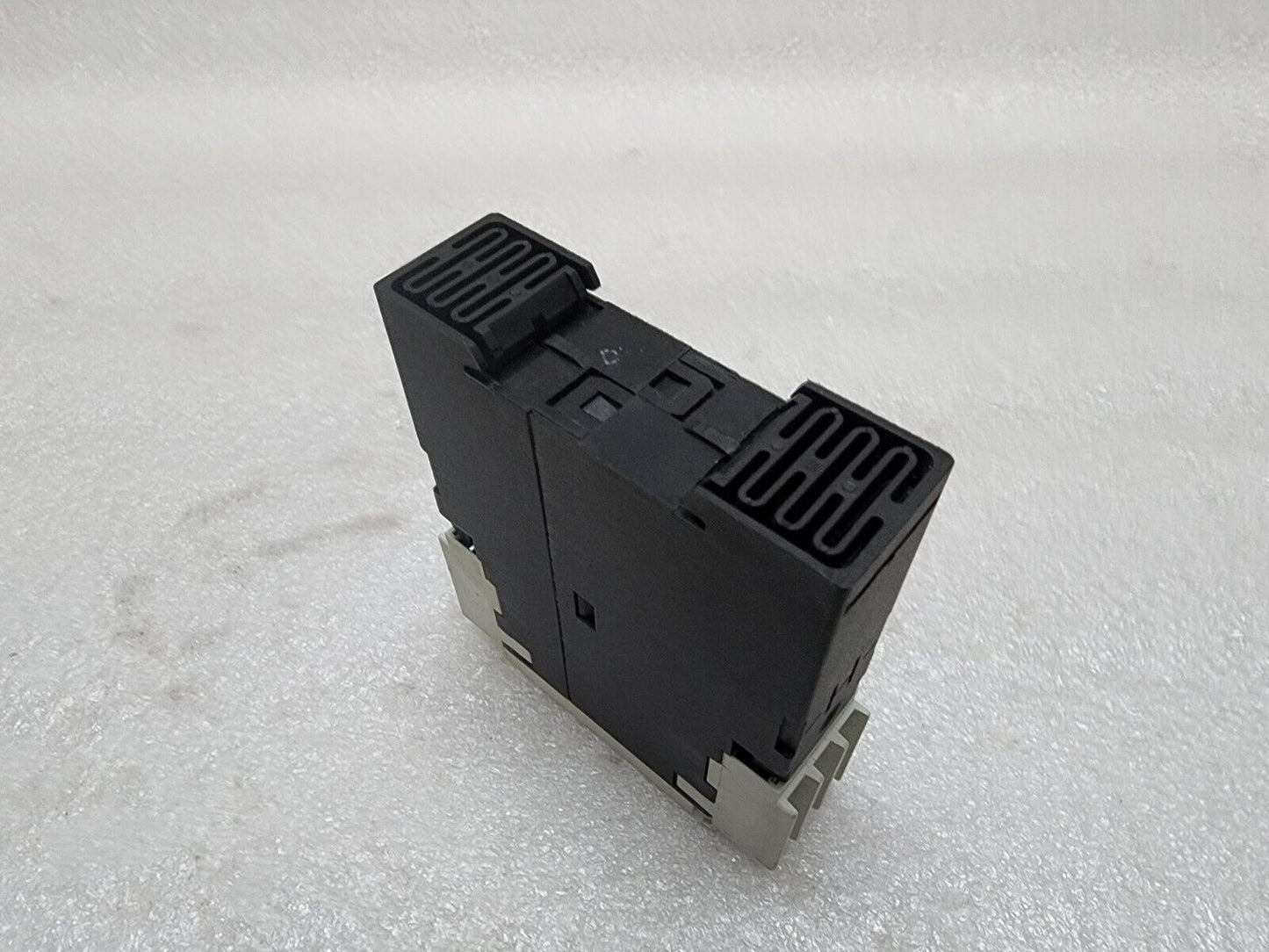 SIEMENS 3RP1525-1AP30 TIMING RELAY ON DELAY