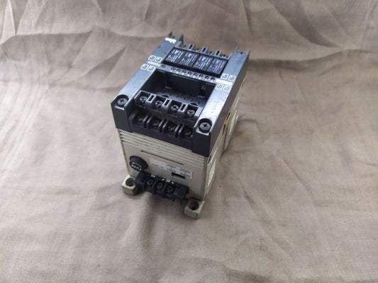 Idec PFA-1T081 Output Module Relay Out 8 Point PLC 100-120/200-240 VAC