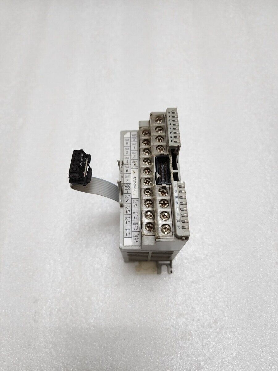 ALLEN BRADLEY CAT 1762-OW16 OUTPUT MODULE SER A REV B