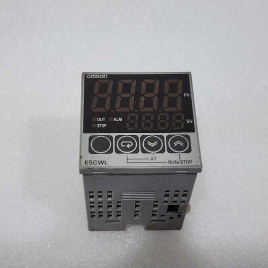 OMRON E5CWL-Q1TC TEMPERATURE CONTROLLER 100-240V LOT OF 3 UNIT