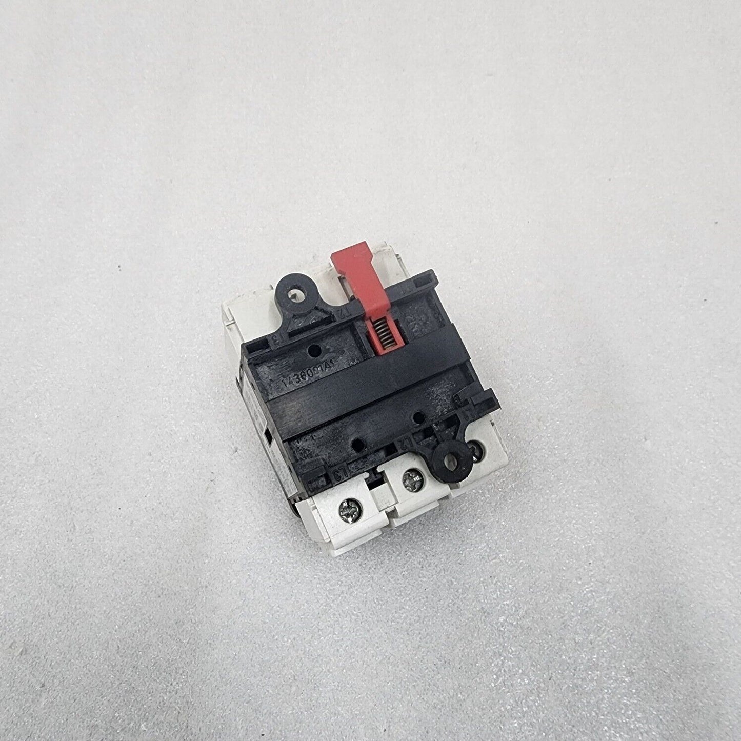 V3 3-POLE SWITCH BODY FOR SWITCH DISCONNECTOR 63A