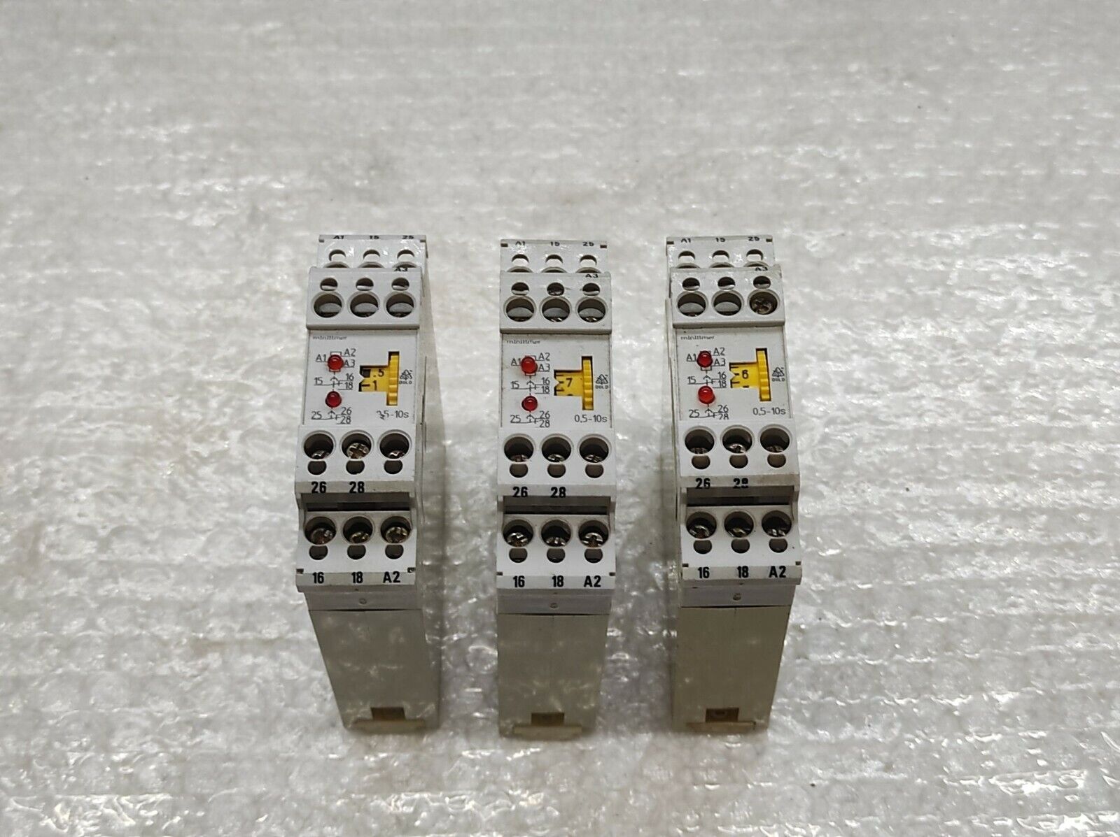Dold MK 9906.82/024 Time Control Relay 220-240V AC/24V AC-DC MK9906.82/024