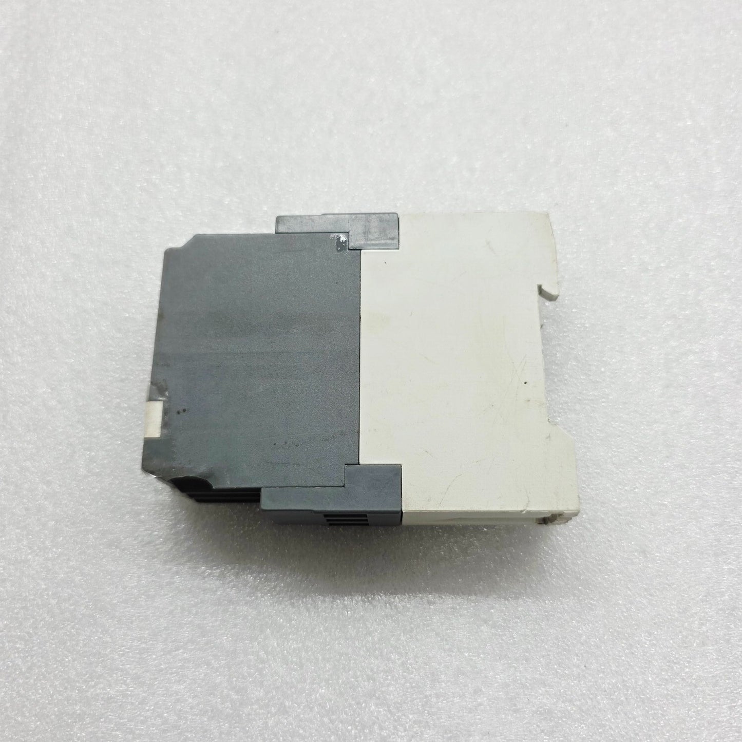 ABB CT-MFS.21 MULTIFUNCTION TIME RELAY 1SVR730010R0200 24-240V AC/DC