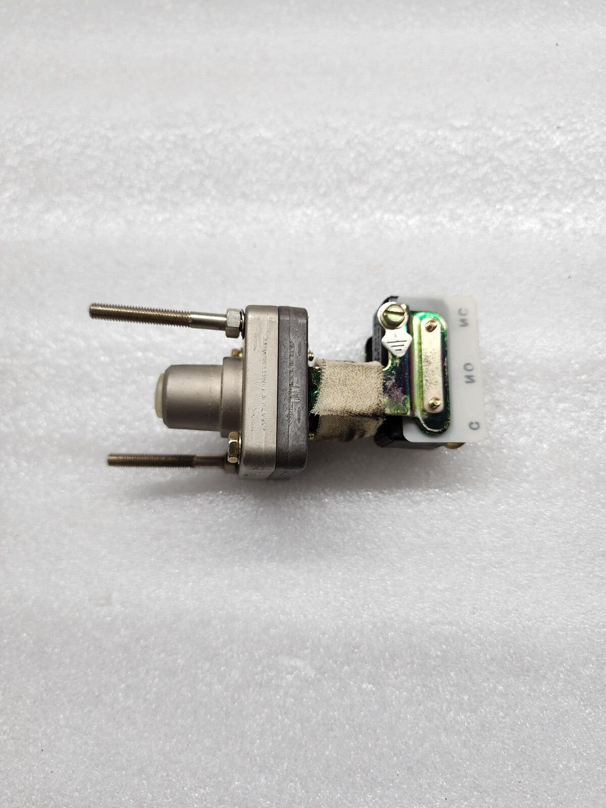 BARKSDALE E1S-G890-F2-GE19 PRESSURE SWITCH 24VDC/125VAC 3-90PSI