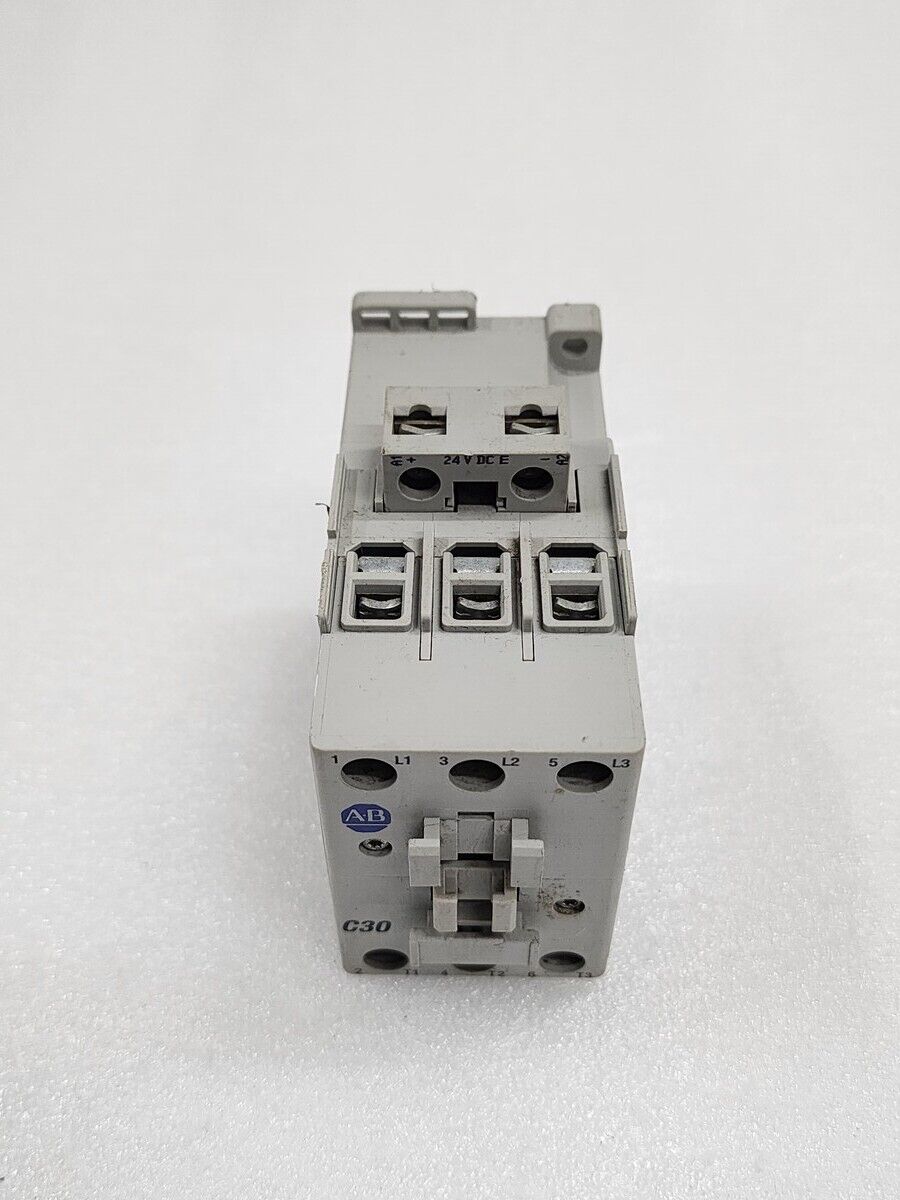 ALLEN BRADLEY CAT 100-C30E-00 SER C MAGNETIC CONTACTOR COIL VOLTAGE 24VDC