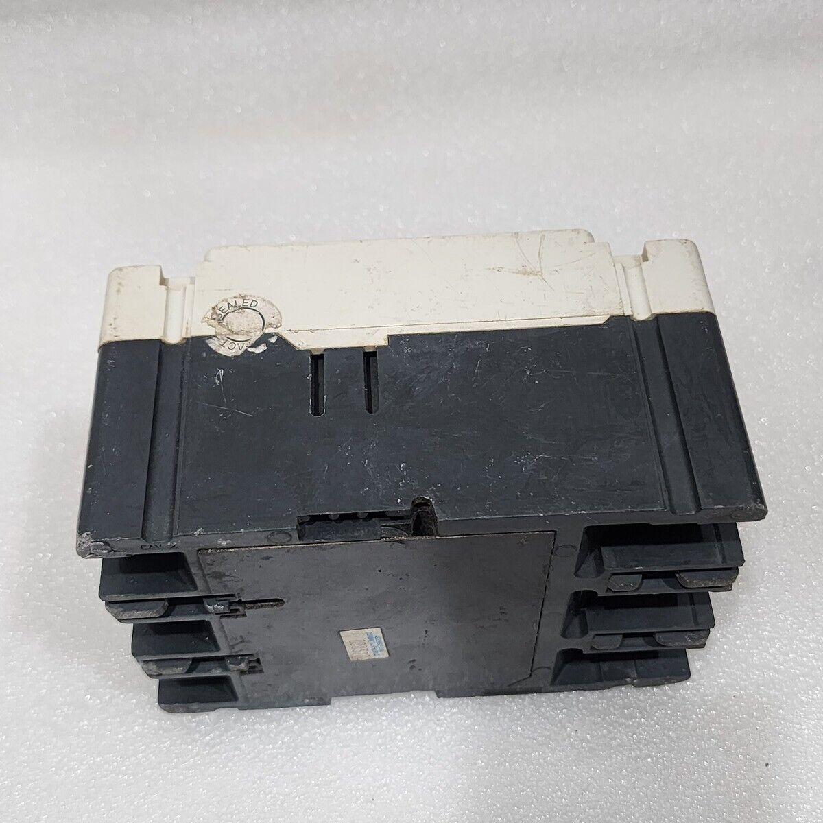 EATON CUTLER HAMMER HMCP070M2 3-POLE CIRCUIT BREAKER 70A