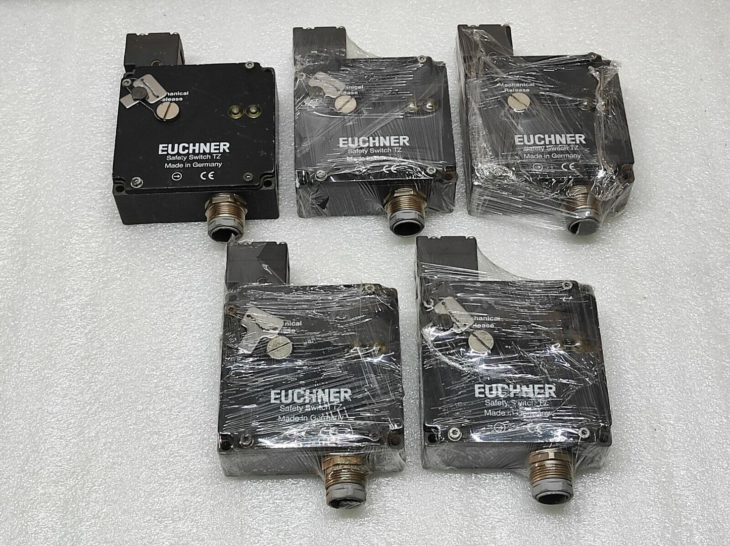 EUCHNER TZ2LE024SR6 SAFETY SWITCH 049159 230V/24VDC 6A