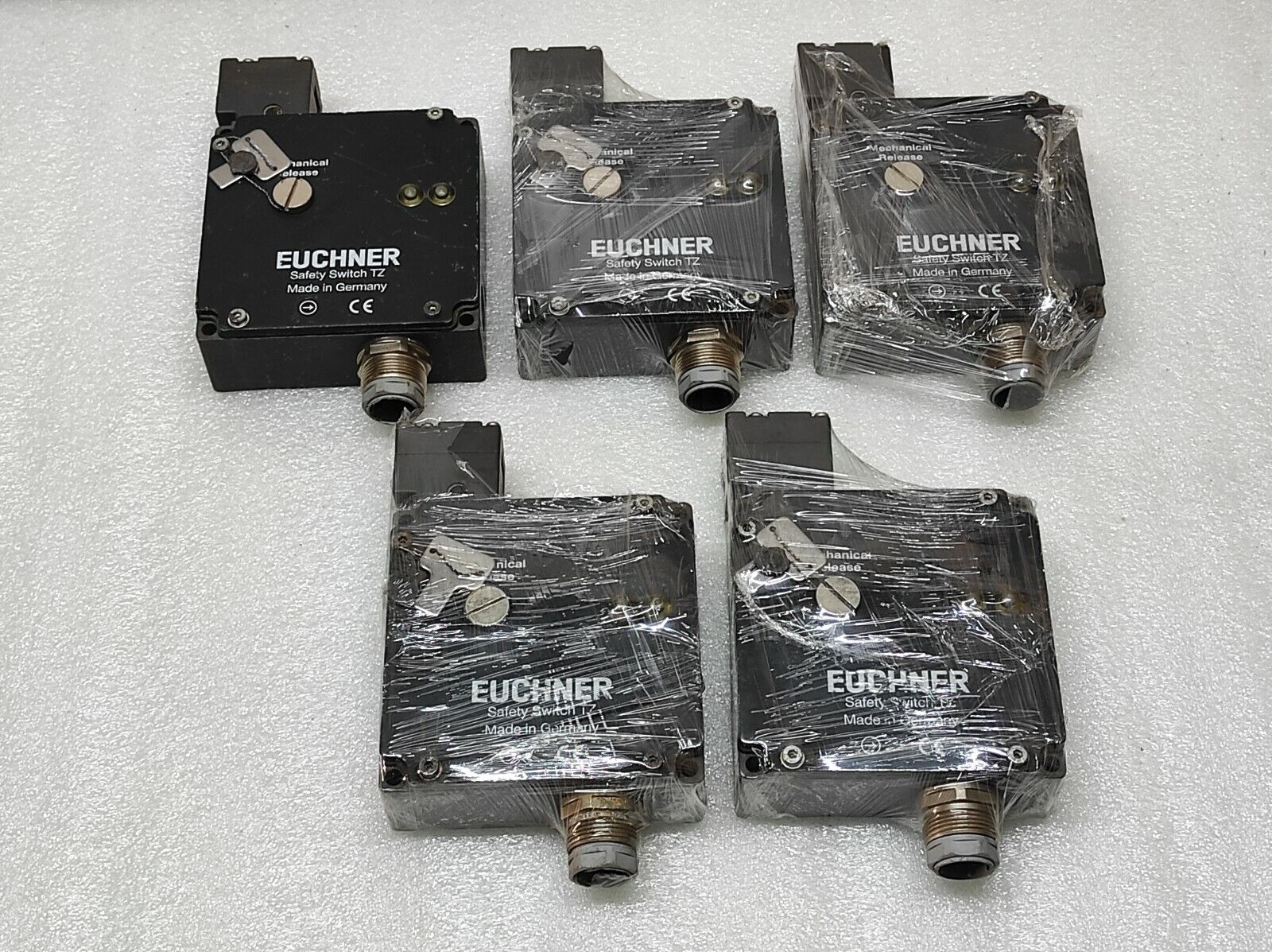 EUCHNER TZ2LE024SR6 SAFETY SWITCH 049159 230V/24VDC 6A