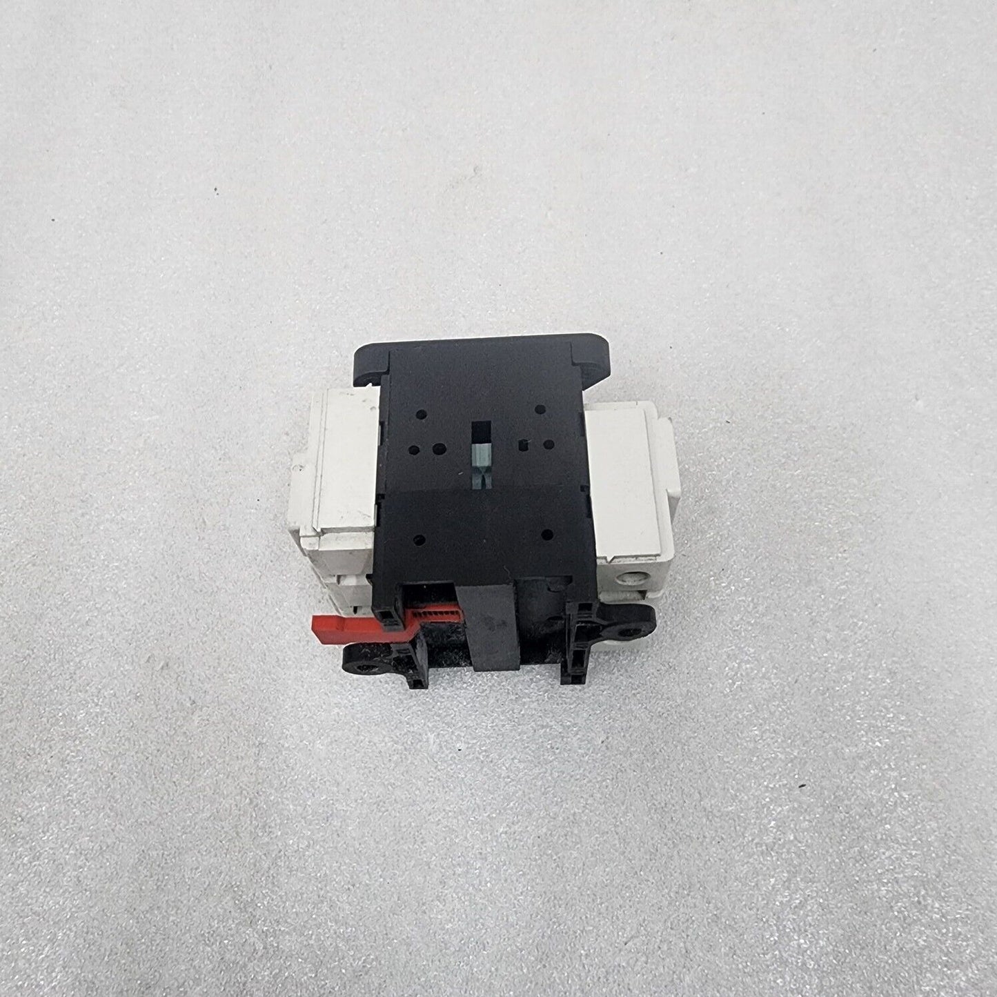 V3 3-POLE SWITCH BODY FOR SWITCH DISCONNECTOR 63A