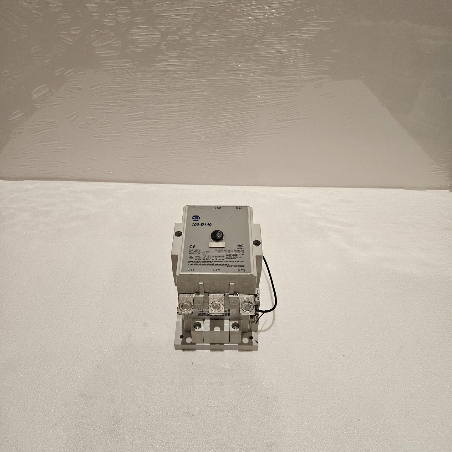 ALLEN BRADLEY CAT 100-D140 3-POLE MAGNETIC CONTACTOR 250A COIL VOLTAGE 24VDC