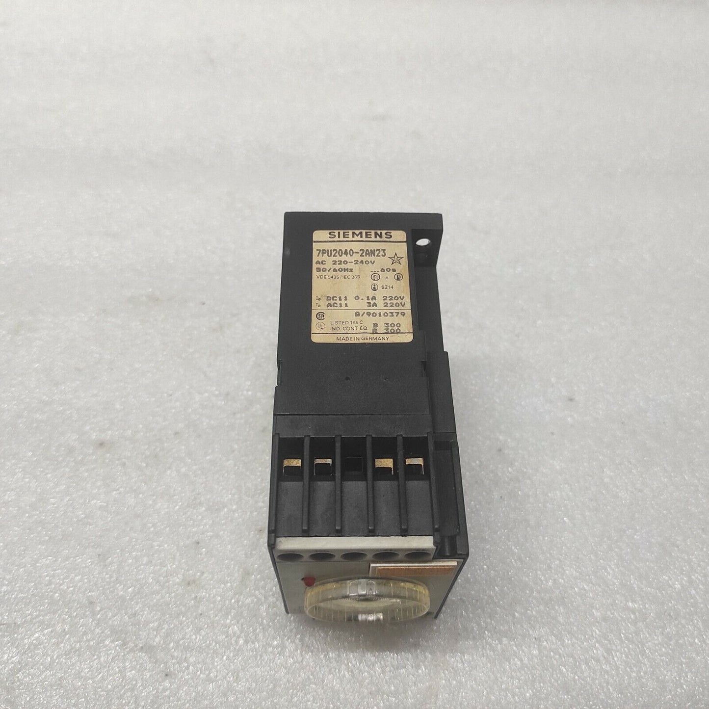 SIEMENS 7PU2040-2AN23 TIMING RELAY 220-240V