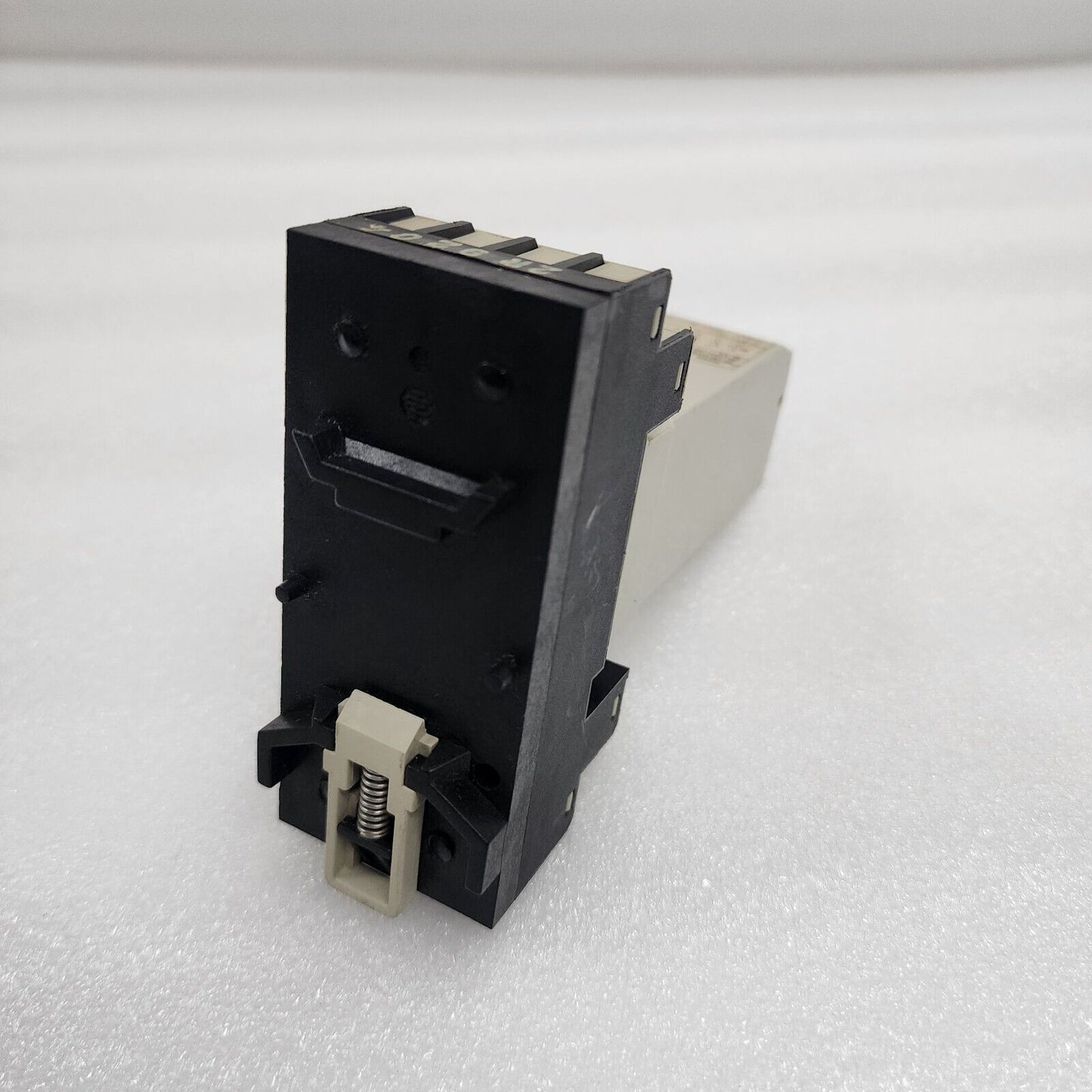 TELEMECANIQUE RHT418B ON DELAY TIMING RELAY WITH SUPPRESSOR