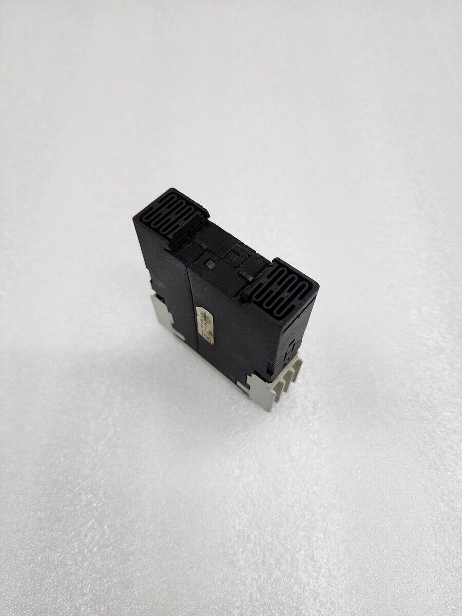 SIEMENS 3RP1511-1AP30 TIME RELAY 0.5-10S