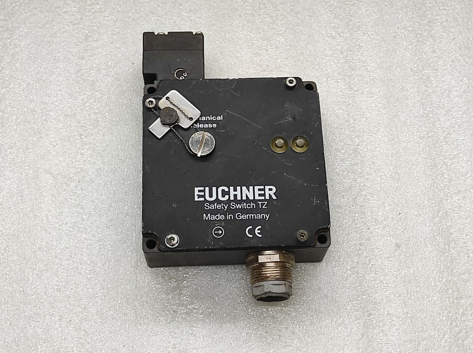 EUCHNER TZ2LE024SR6 SAFETY SWITCH 049159 230V/24VDC 6A