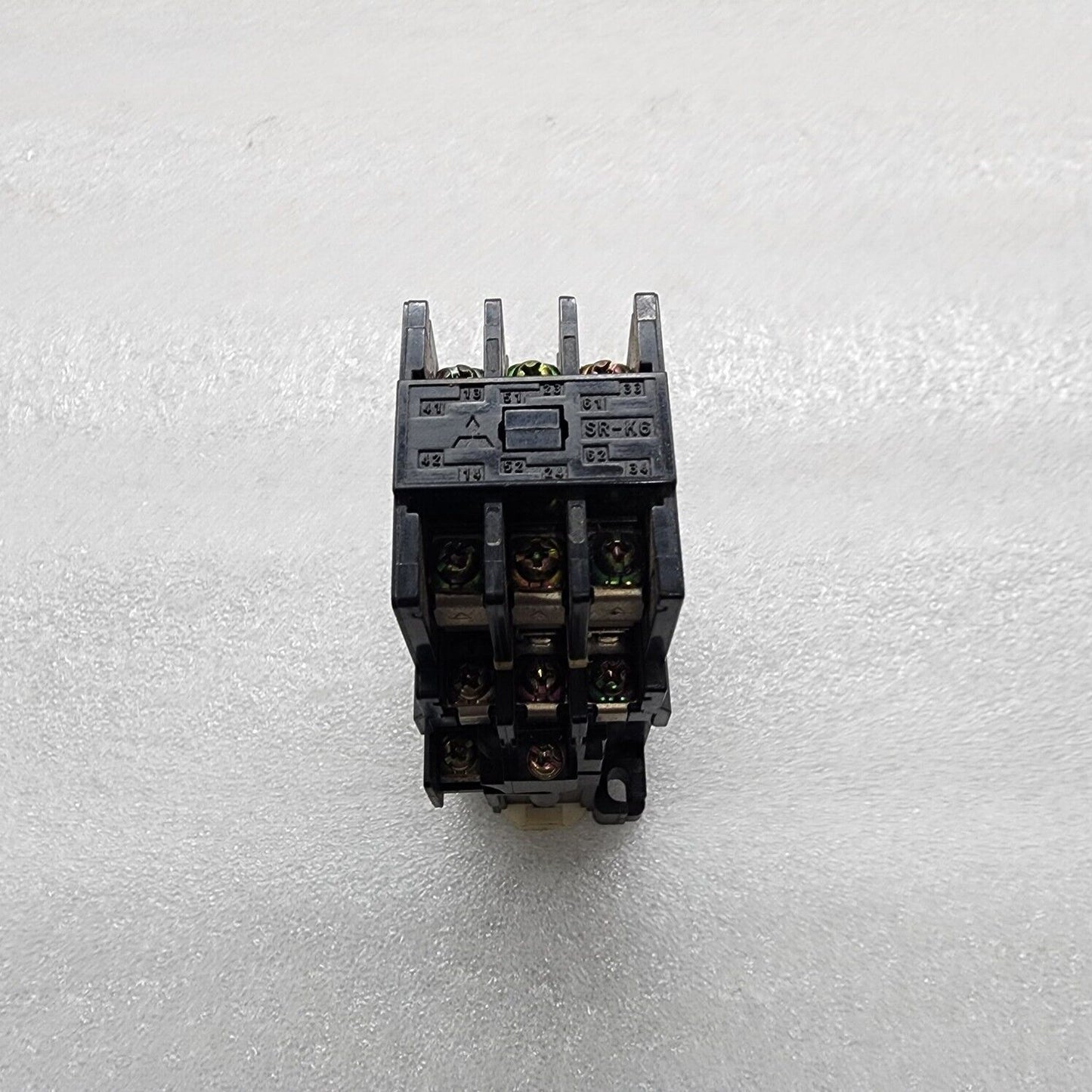 MITSUBISHI SR-K6 3-POLE MAGNETIC CONTACTOR 3A COIL VOLTAGE 380-440V