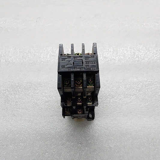 MITSUBISHI SR-K6 3-POLE MAGNETIC CONTACTOR 3A COIL VOLTAGE 380-440V