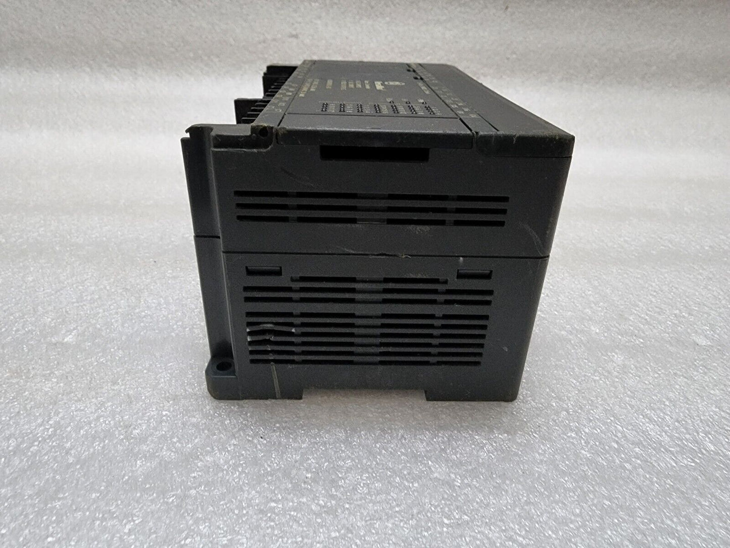 GE IC200UDR005-DK VERSAMAX MICRO 28 POINT PLC CONTROLLER