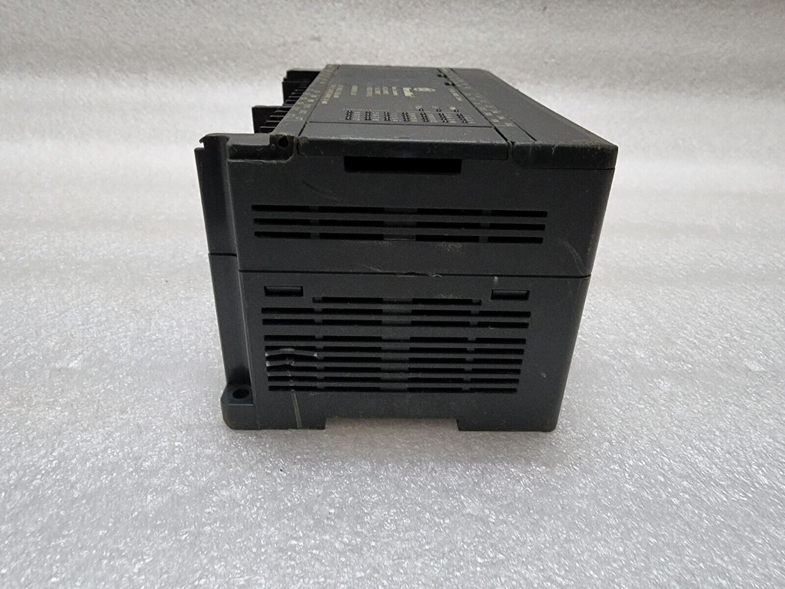 GE IC200UDR005-DK VERSAMAX MICRO 28 POINT PLC CONTROLLER