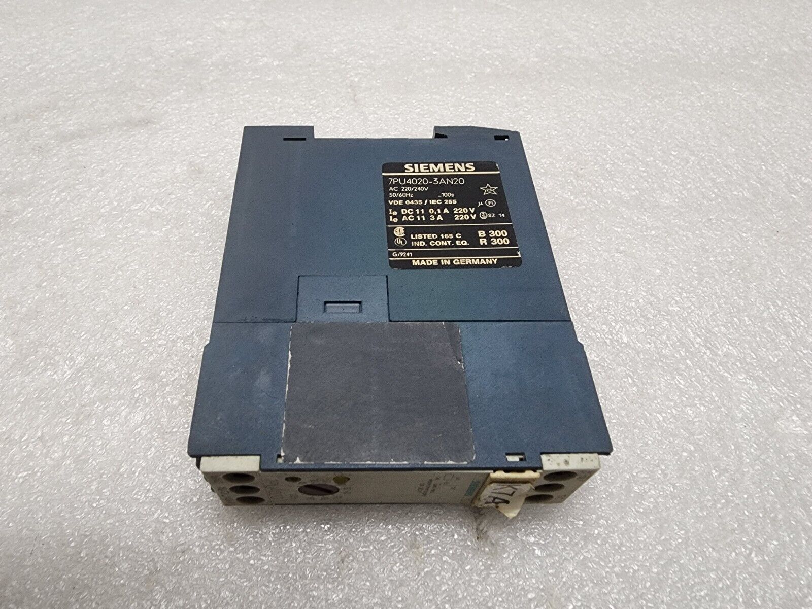 SIEMENS 7PU4020-3AN20 CHANGE OVER CONTACT TIMING RELAY 220-240V