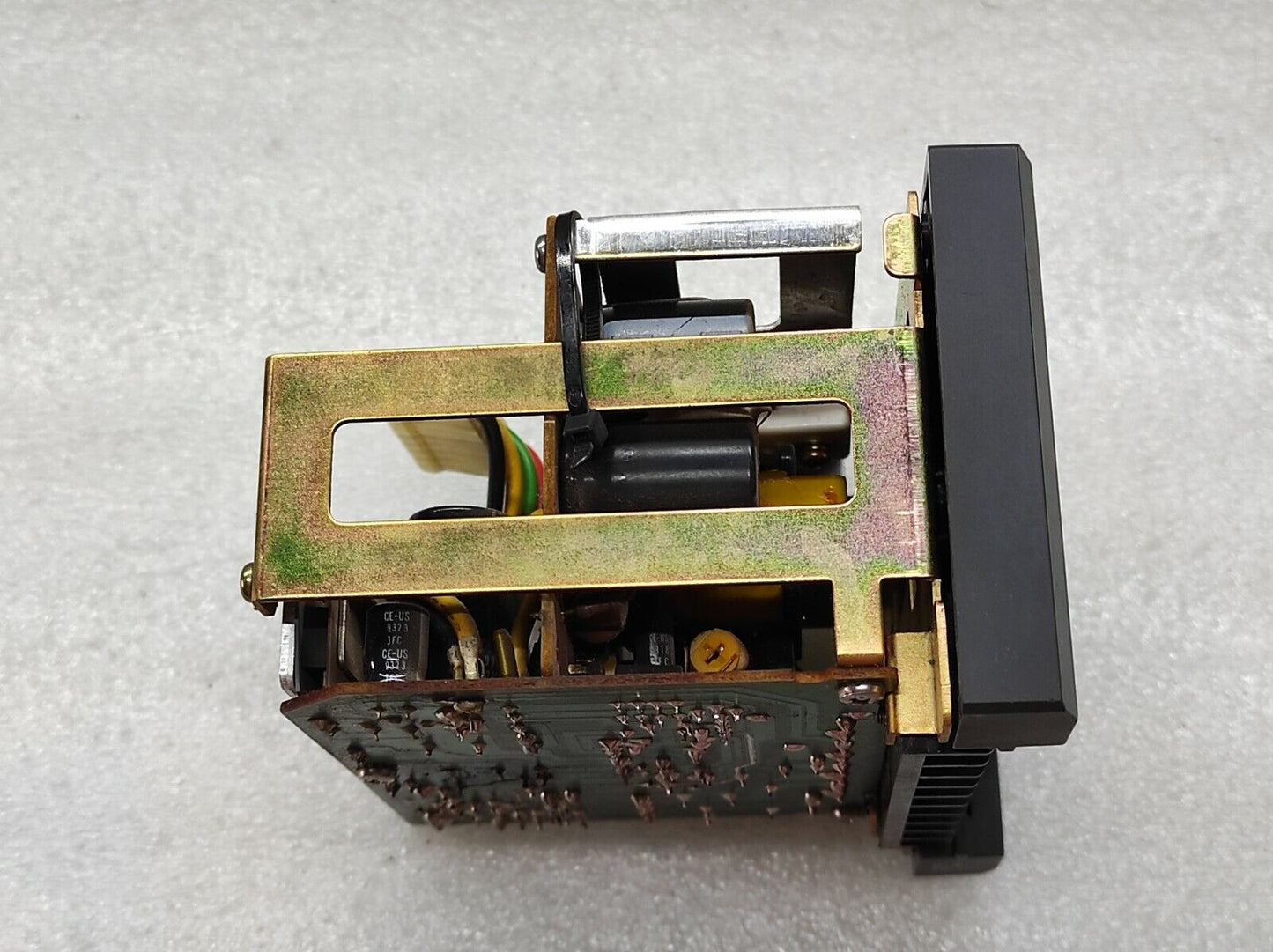 SIEMENS SIMATIC TI305-04B PROGRAMMABLE CONTROLLER UNIT 115-230V