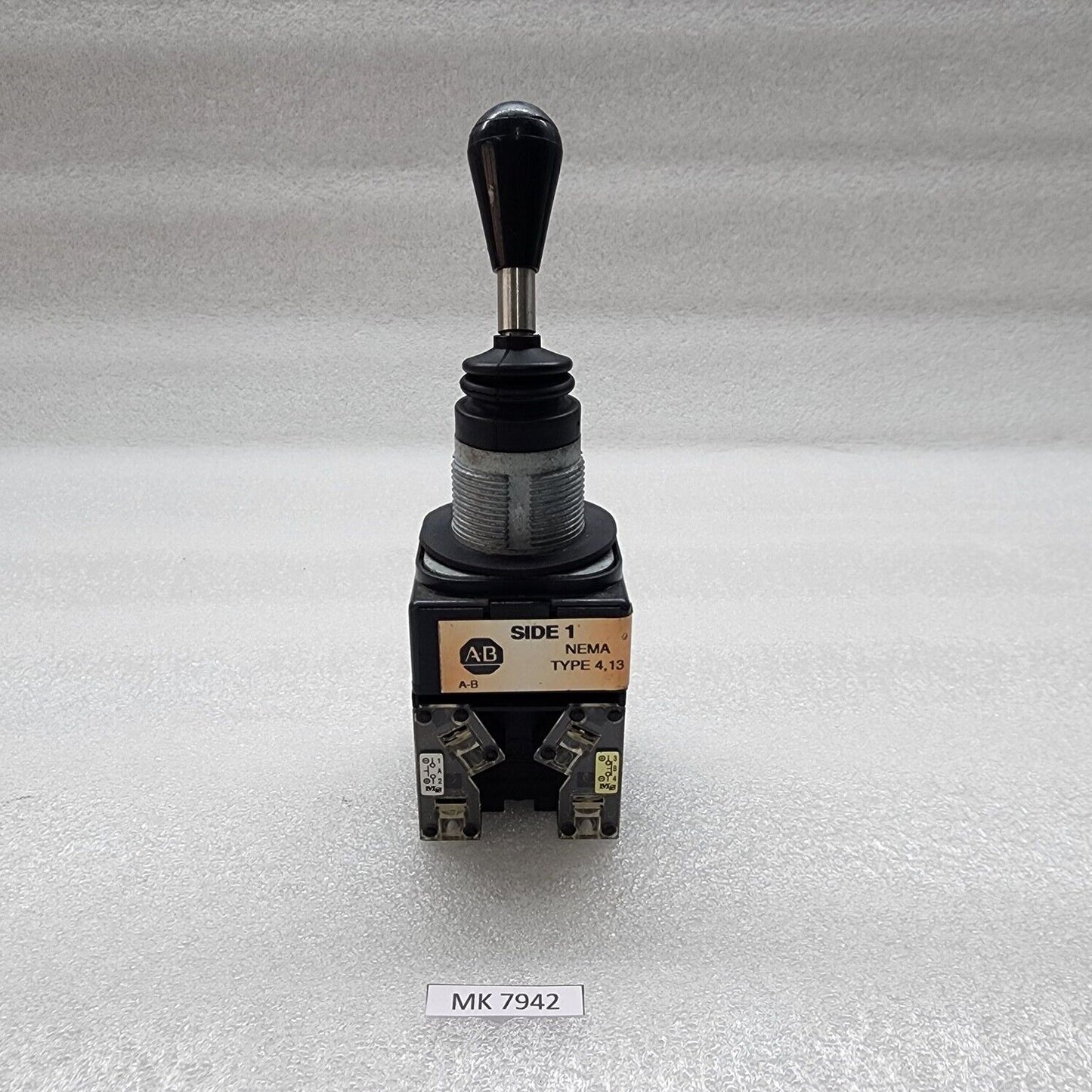 ALLEN BRADLEY CAT 800T-T4T2 SER T JOYSTICK 800T-XAY