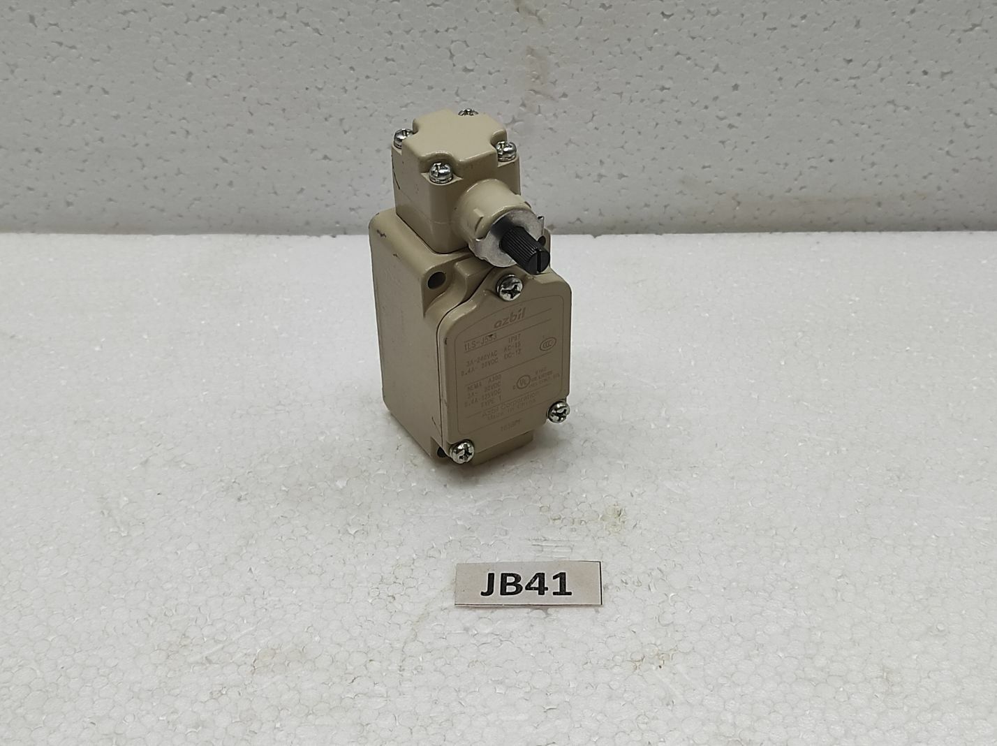 AZBIL 1LS-J553 LIMIT SWITCH NEMA A300