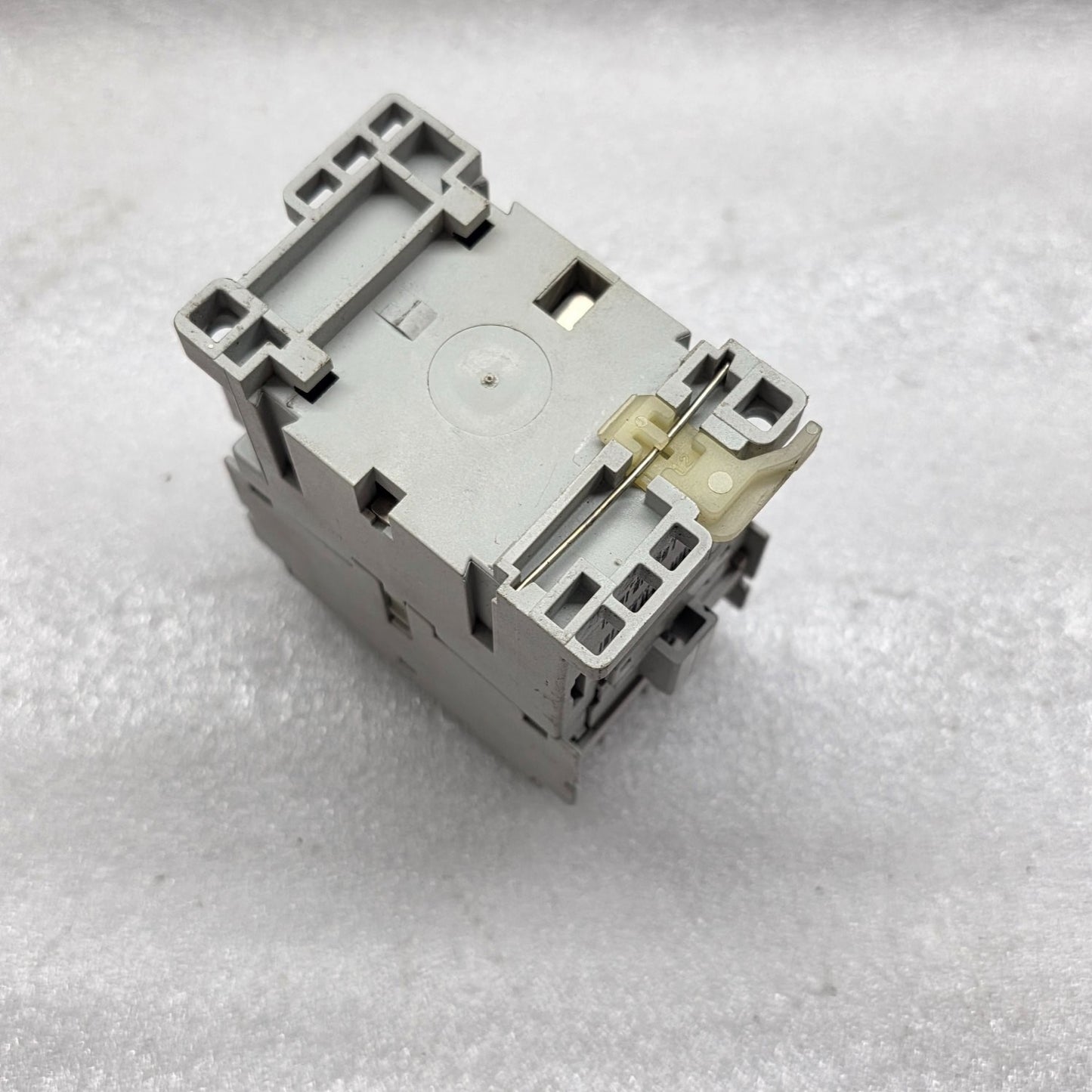 ALLEN BRADLEY CAT 100-C12-10  MAGNETIC CONTACTOR 32A 24V AC
