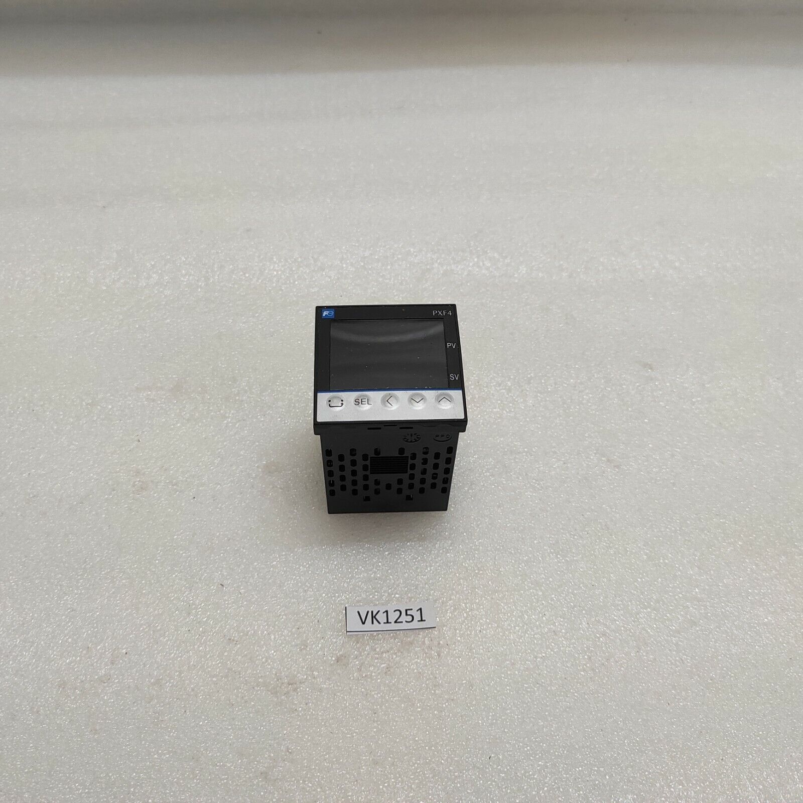 FUJI ELECTRIC PXF4 TEMPERATURE CONTROLLER PXF4AEA2-1VY00-P 100-240V 48X48MM