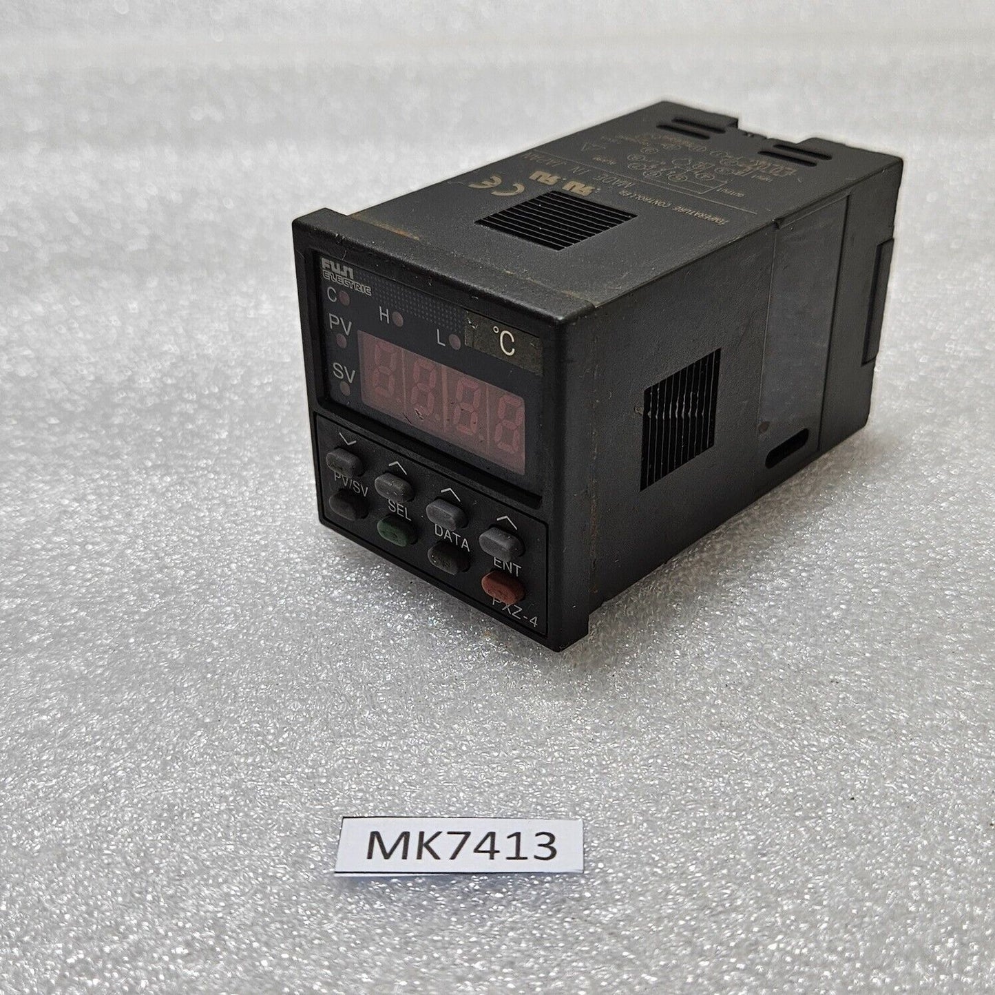 FUJI ELECTRIC PXZ4TAY2-5VC26-D TEMPERATURE CONTROLLER