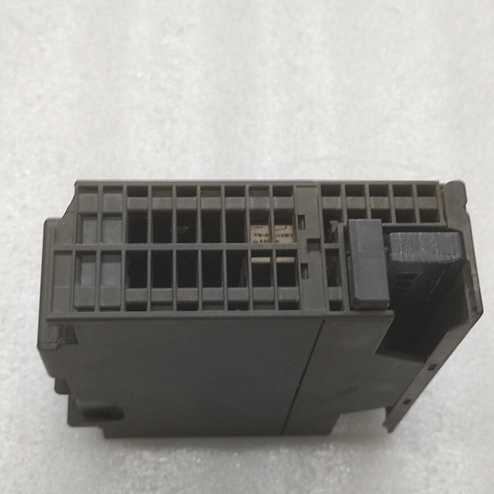 SIEMENS 6ES7 322-1HH01-0AA0 OUTPUT MODULE