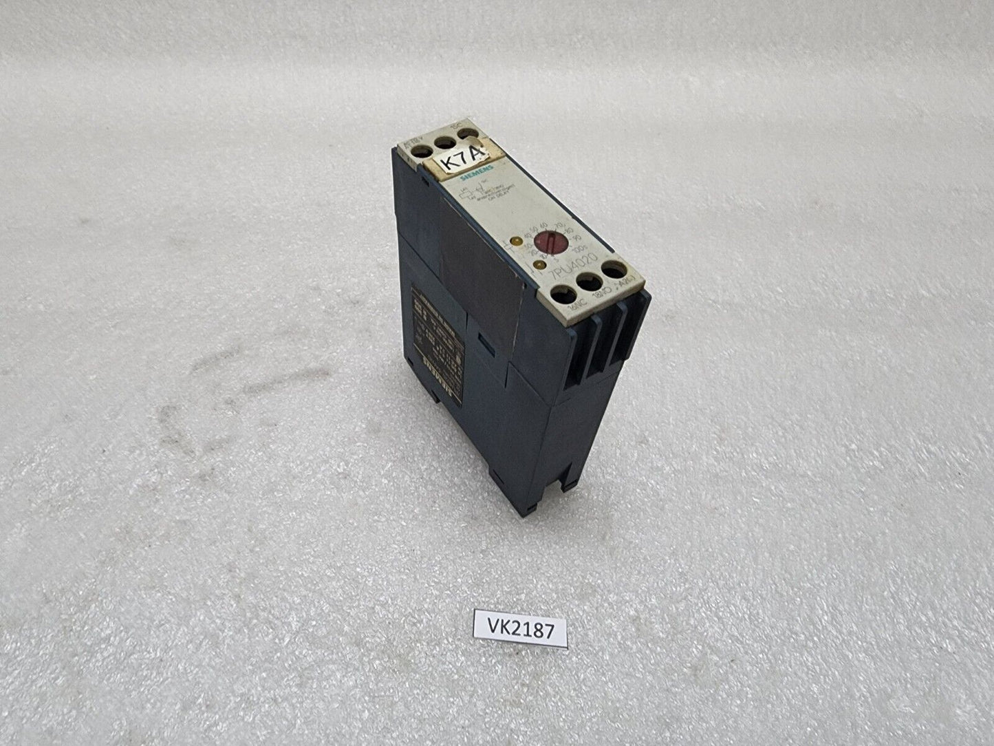 SIEMENS 7PU4020-3AN20 CHANGE OVER CONTACT TIMING RELAY 220-240V